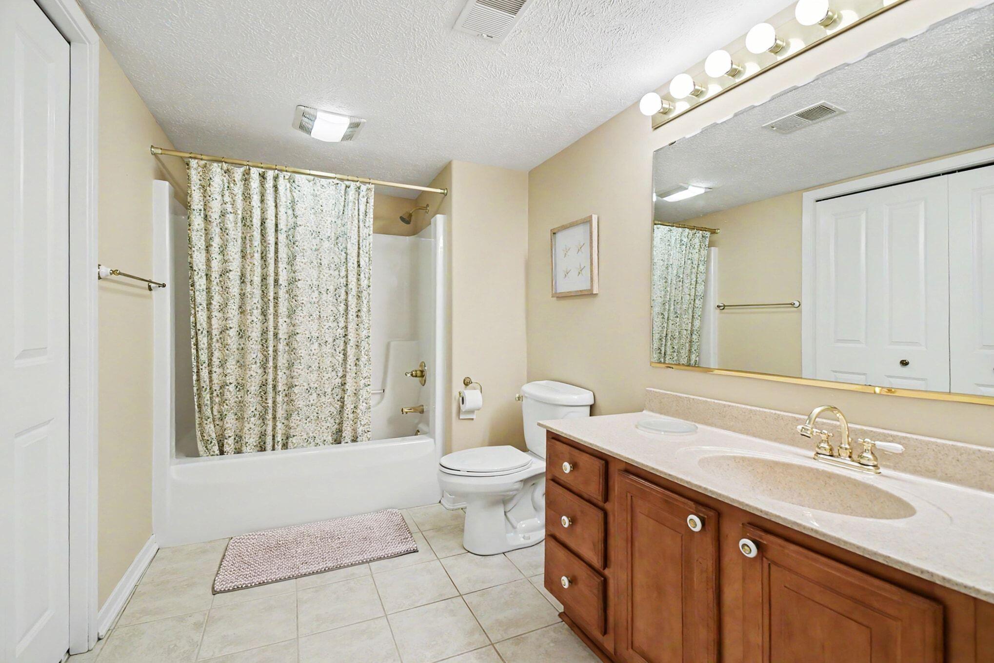 3815 Ravinewood Circle SE Grand Rapids MI 49508