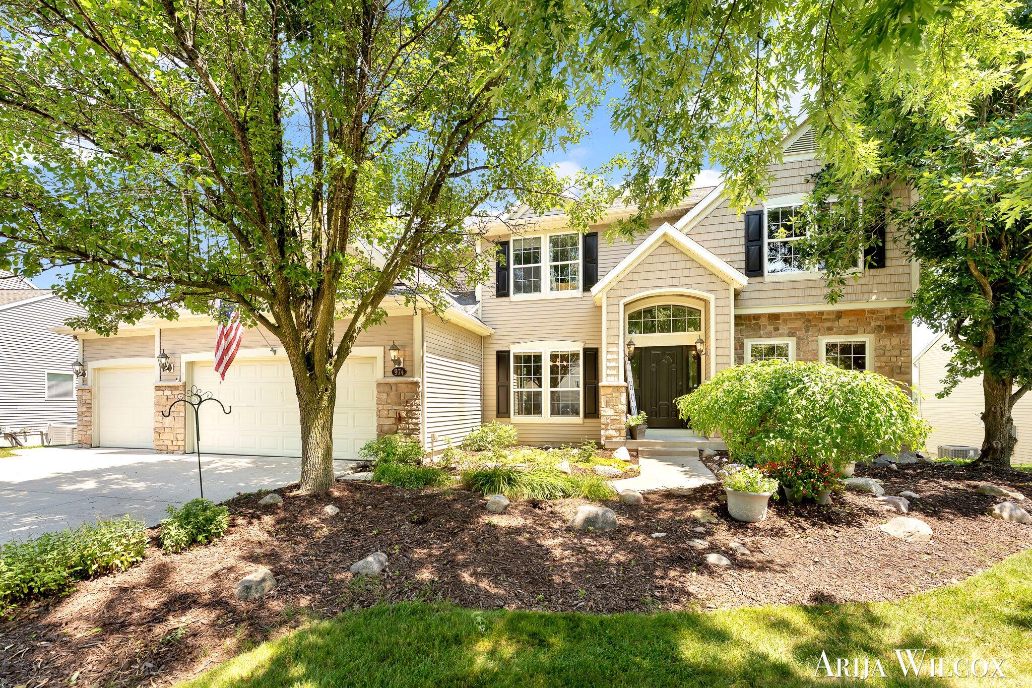974 Dogwood Meadows Drive SE Ada MI 49301