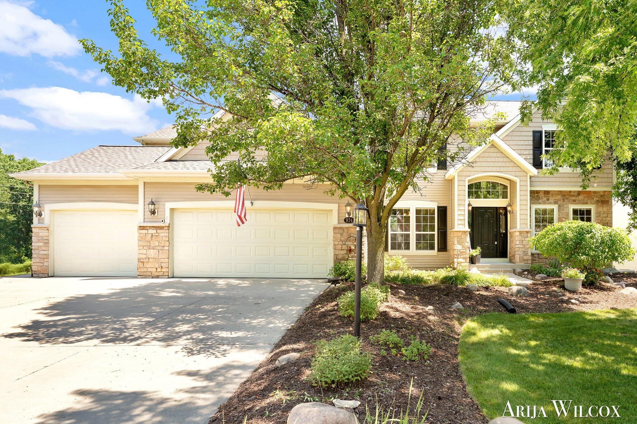 974 Dogwood Meadows Drive SE Ada MI 49301
