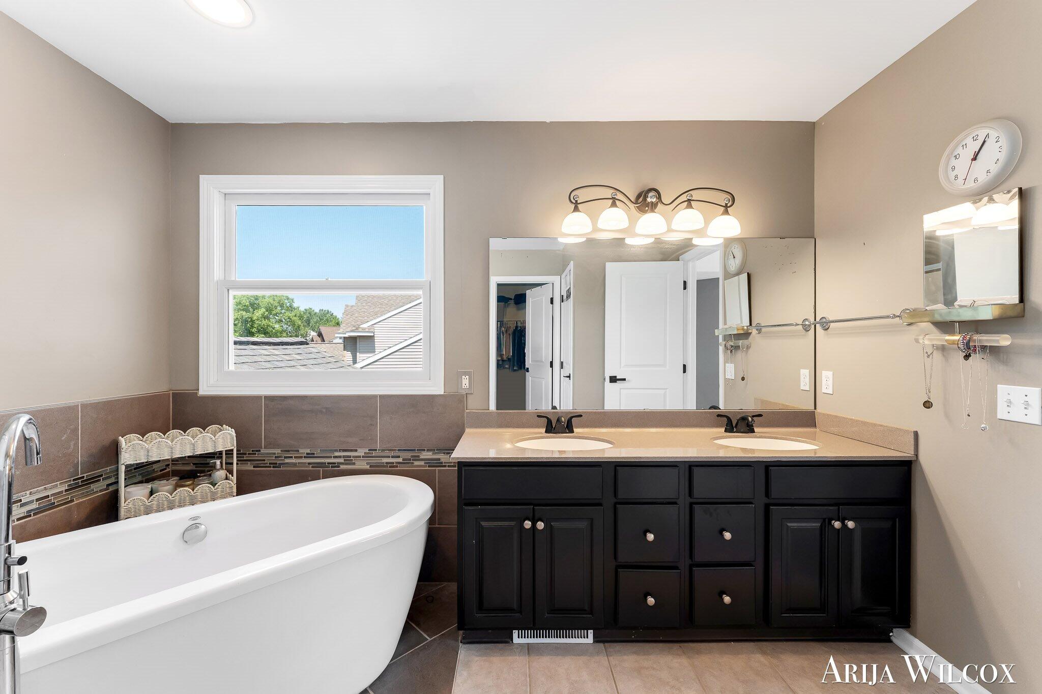 974 Dogwood Meadows Drive SE Ada MI 49301