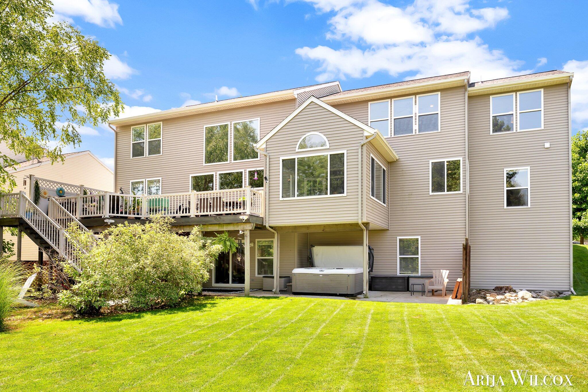 974 Dogwood Meadows Drive SE Ada MI 49301