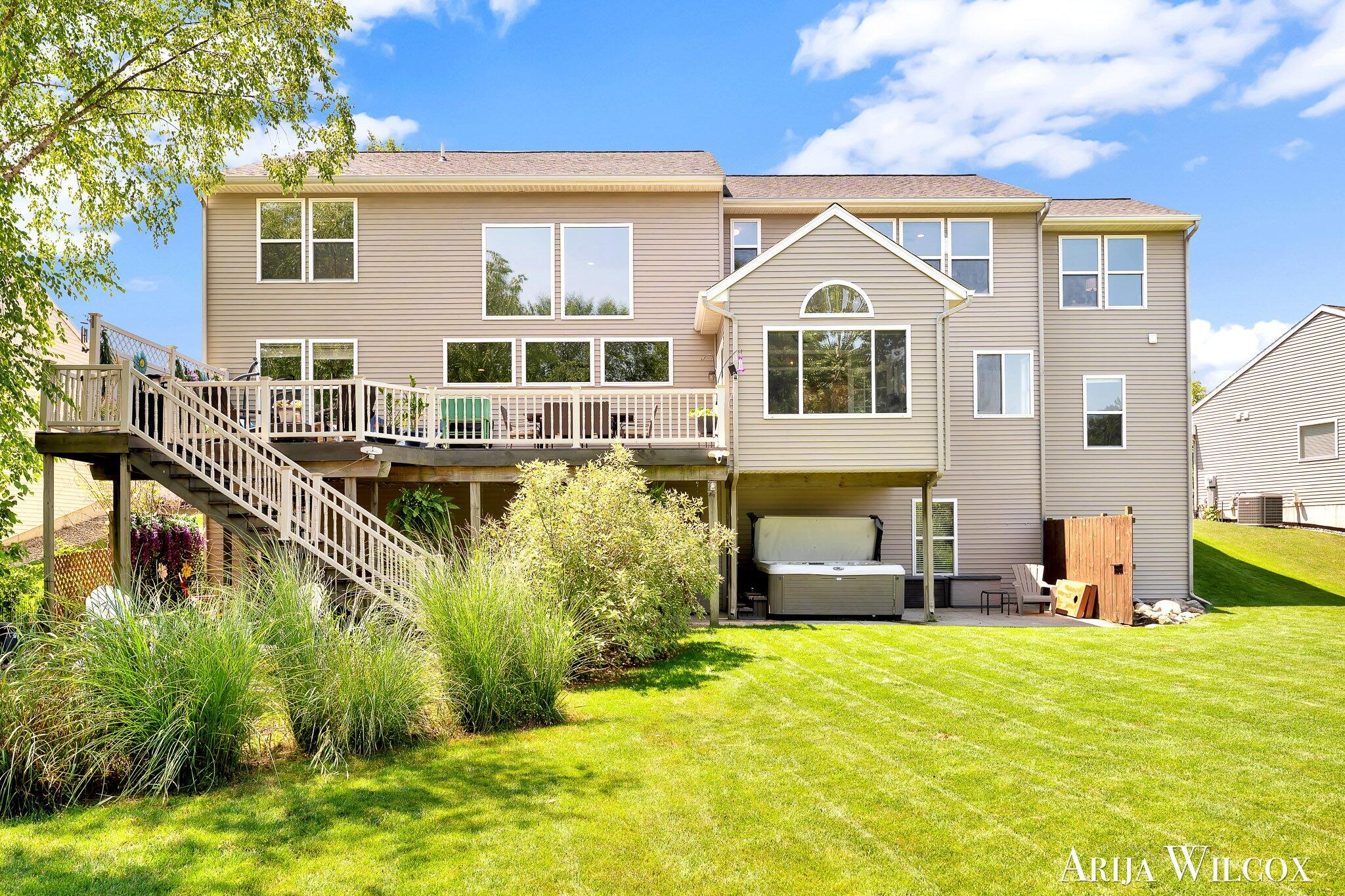 974 Dogwood Meadows Drive SE Ada MI 49301