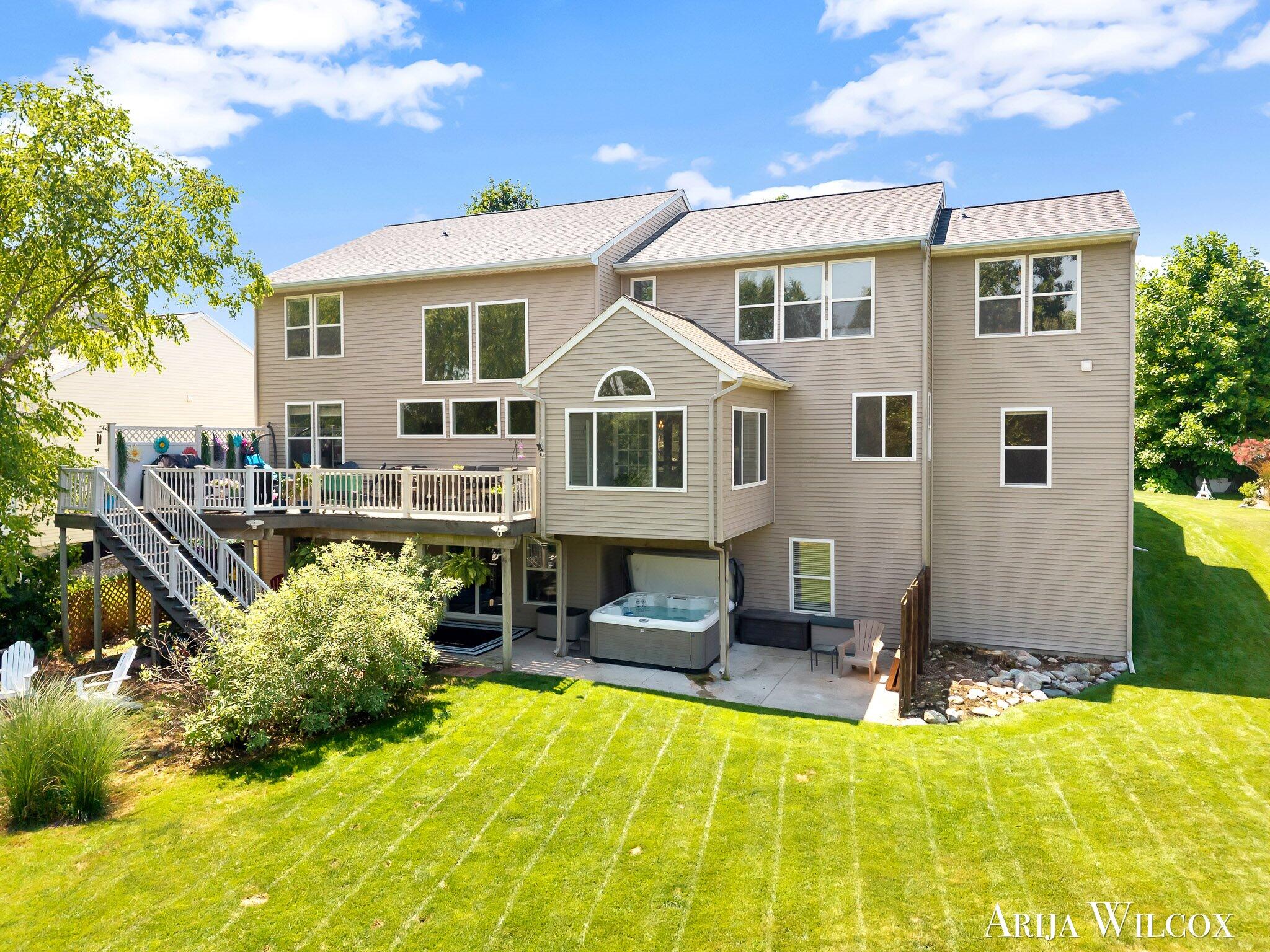 974 Dogwood Meadows Drive SE Ada MI 49301
