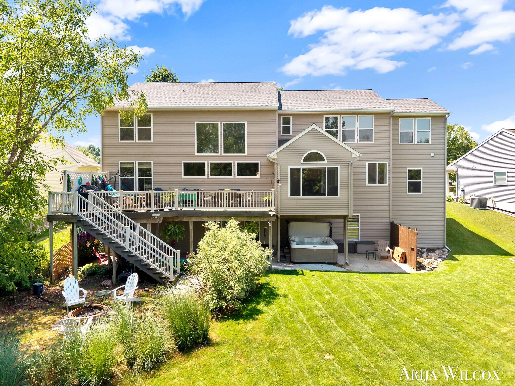 974 Dogwood Meadows Drive SE Ada MI 49301