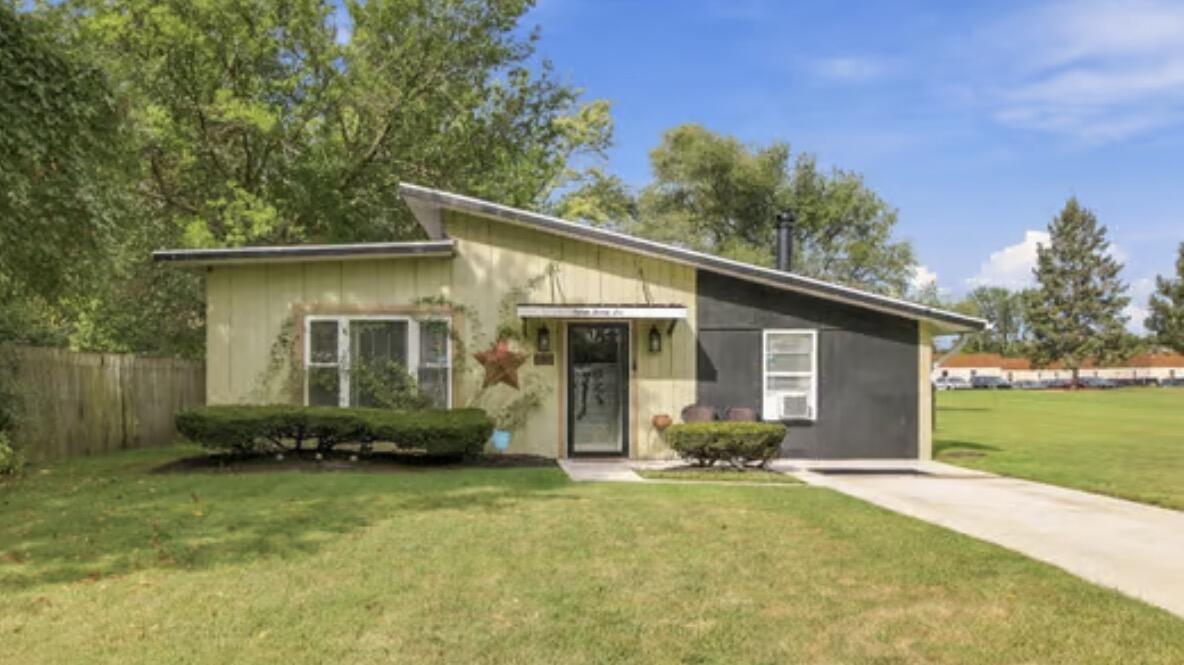 1526 Reeder Avenue Benton Harbor MI 49022