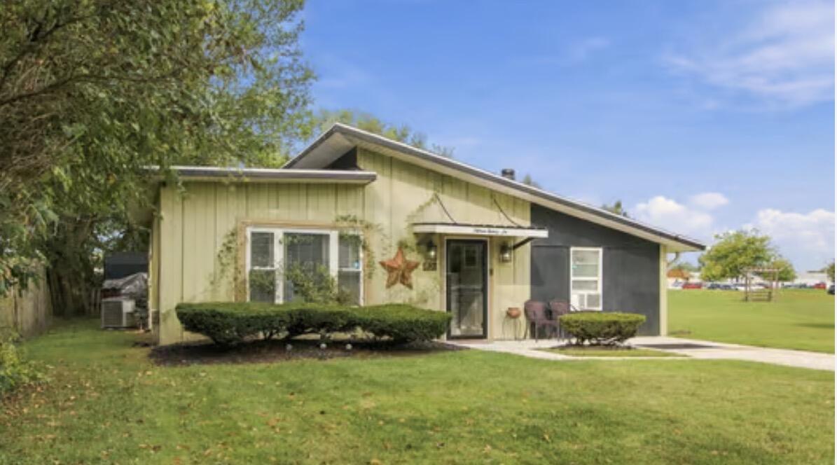 1526 Reeder Avenue Benton Harbor MI 49022
