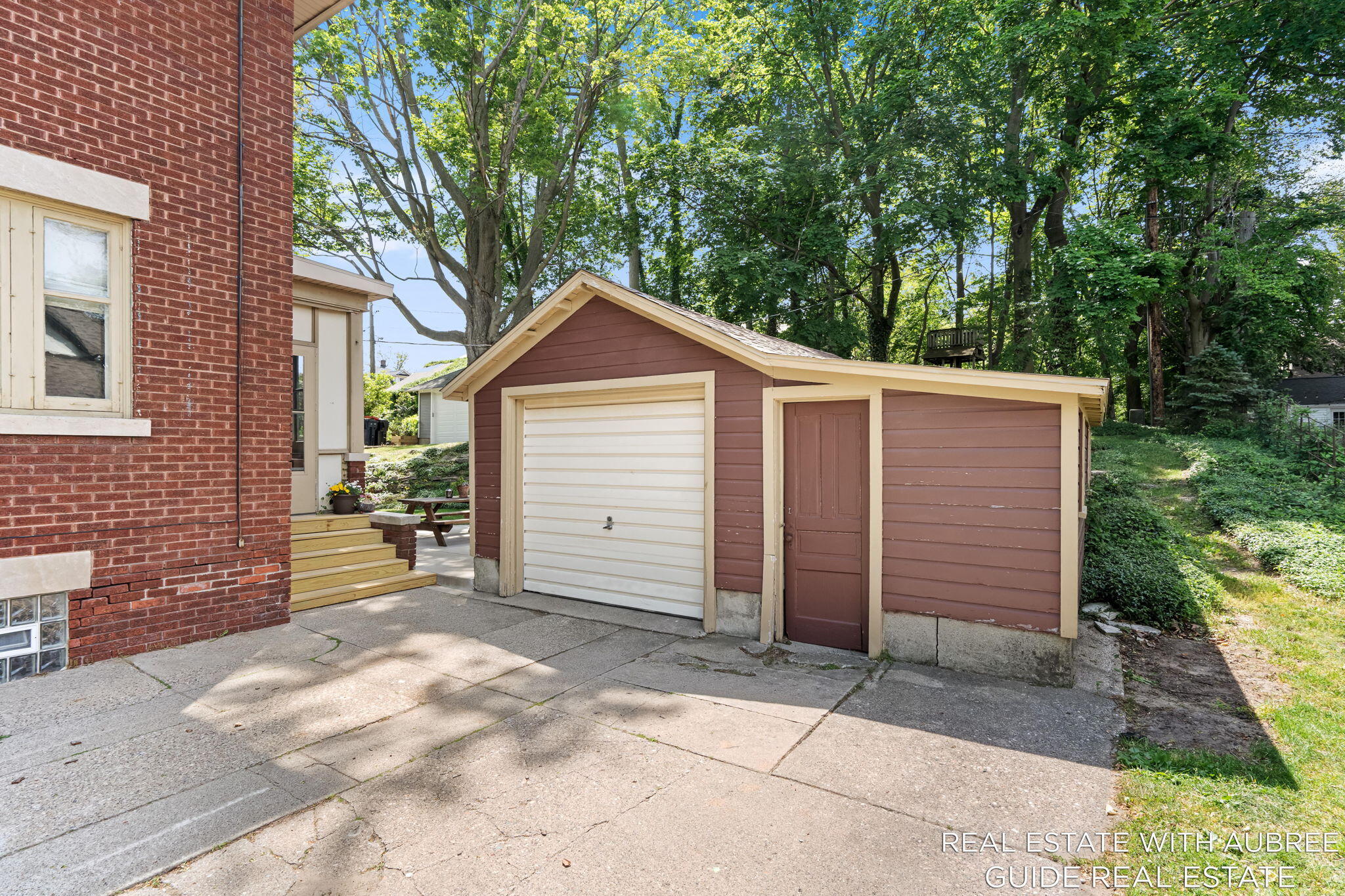 16 E 23rd Street Holland MI 49423
