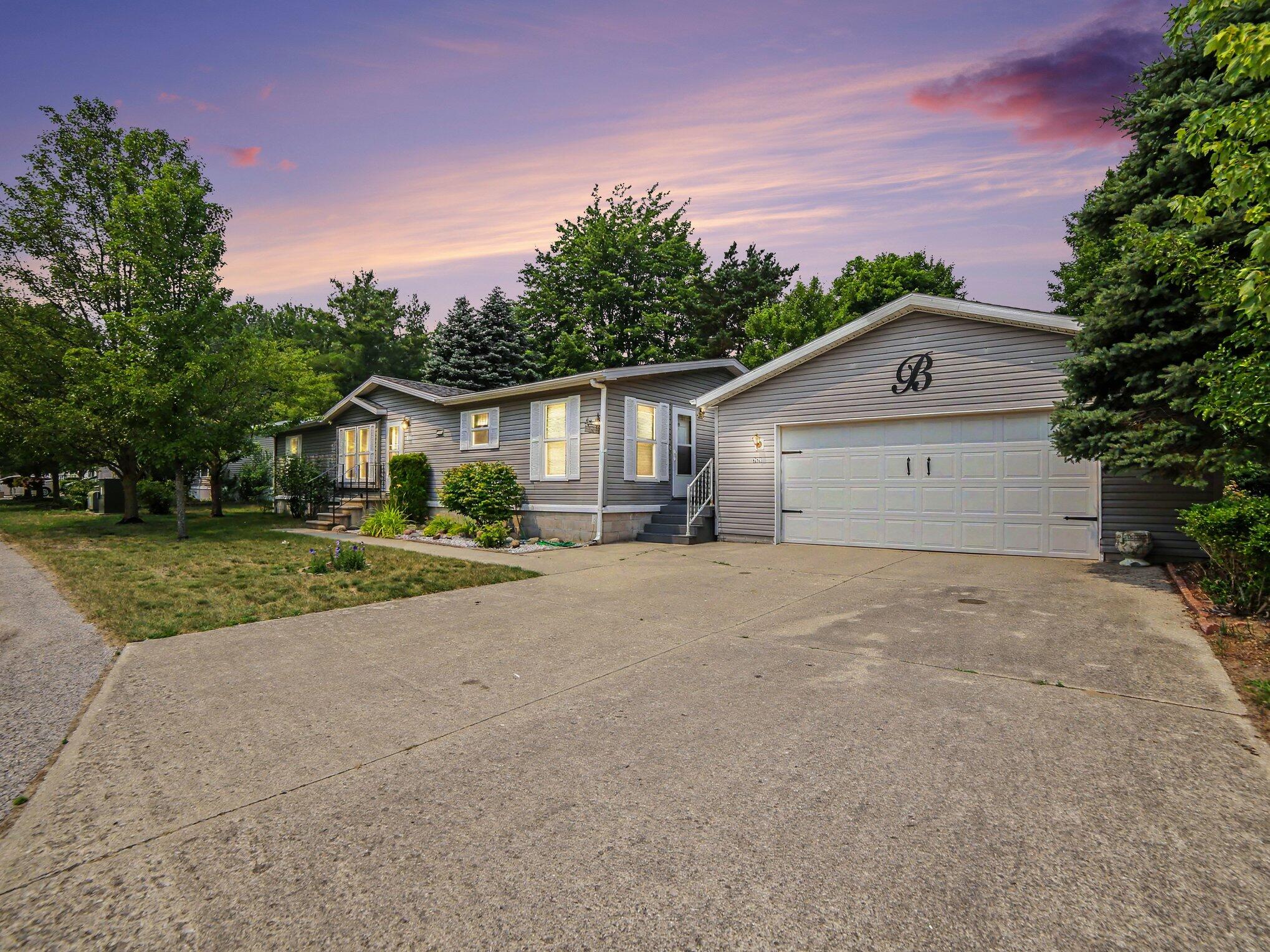 3628 W Forest Hill Circle Ludington MI 49431