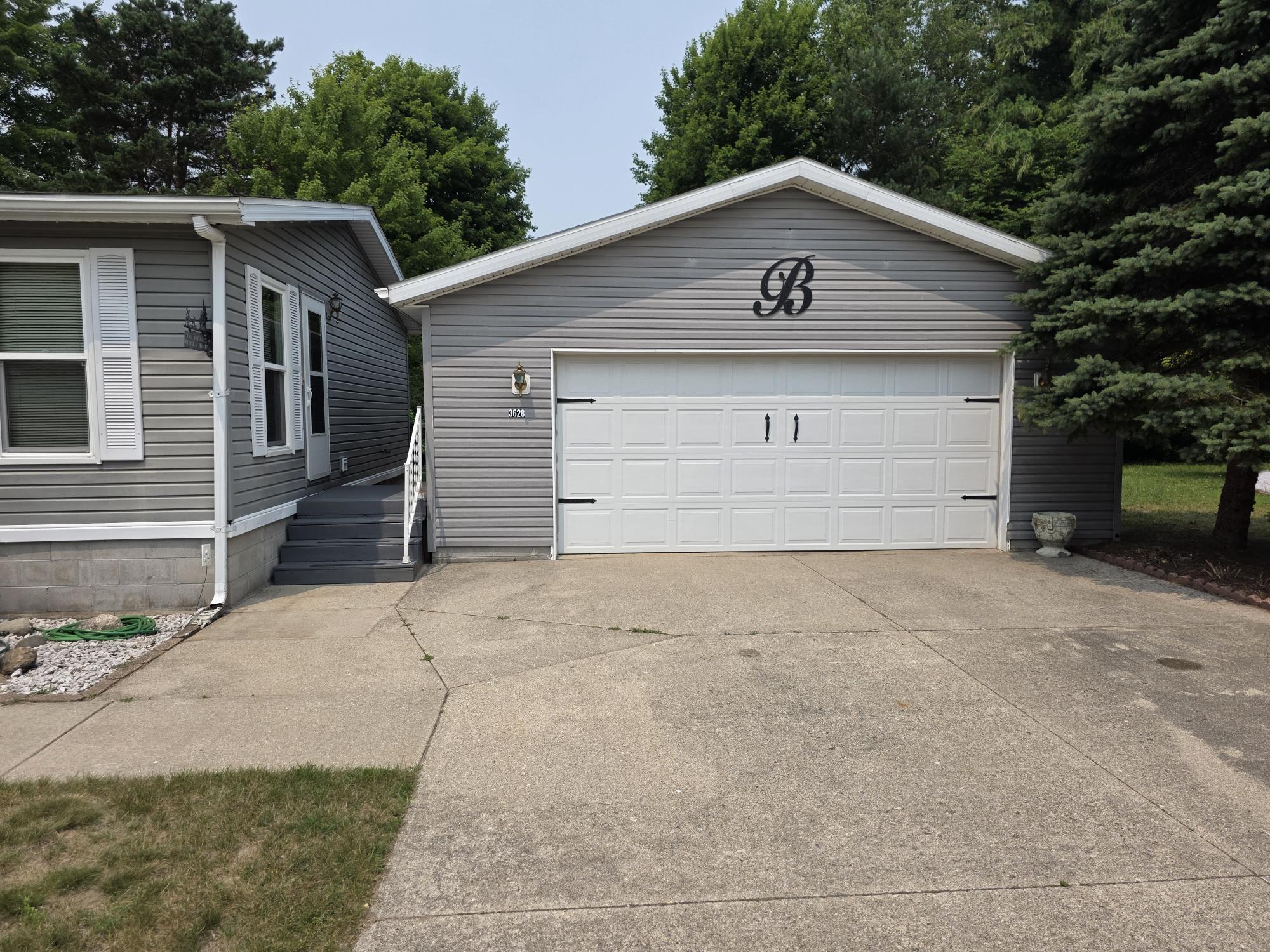 3628 W Forest Hill Circle Ludington MI 49431