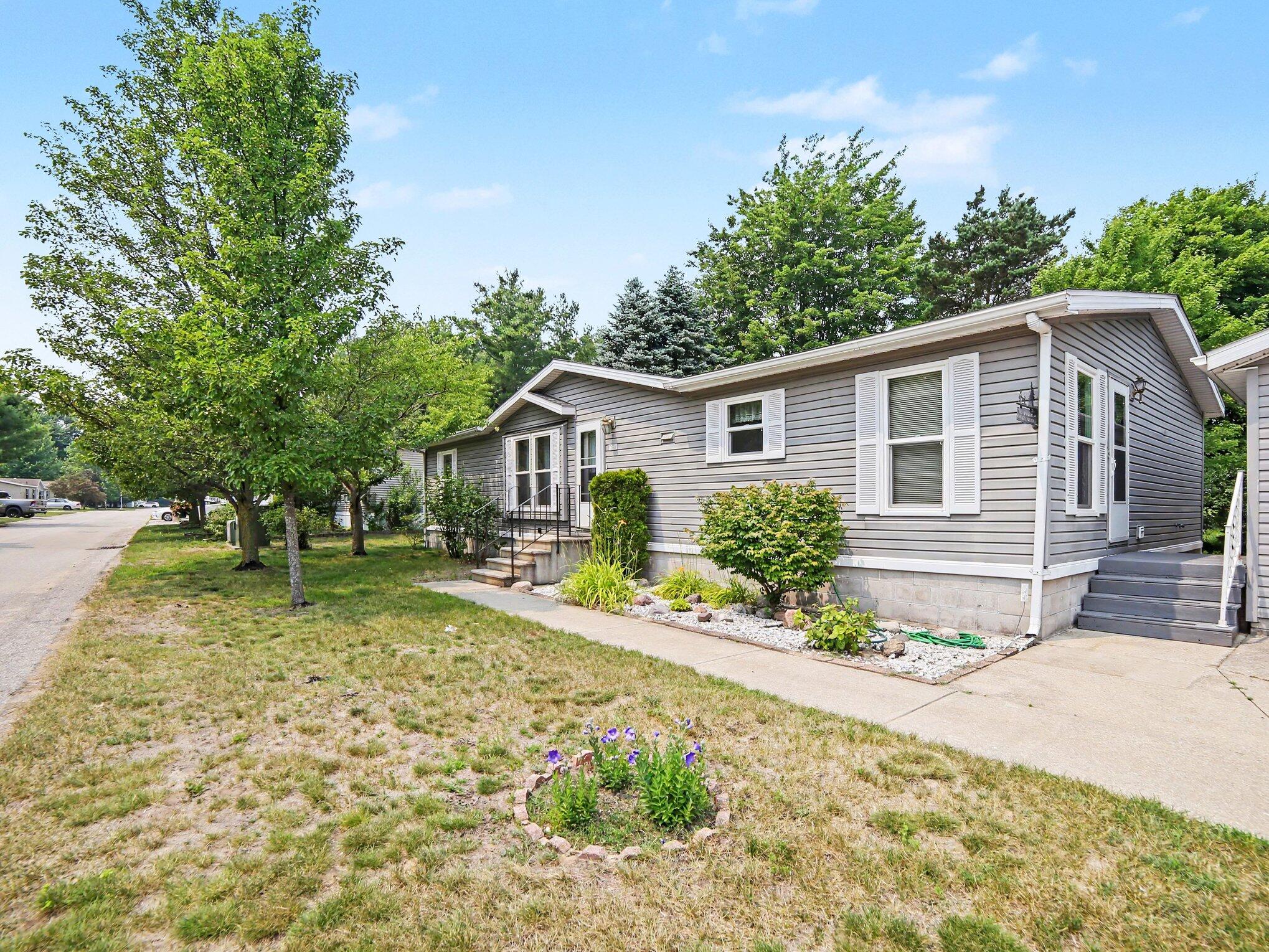 3628 W Forest Hill Circle Ludington MI 49431