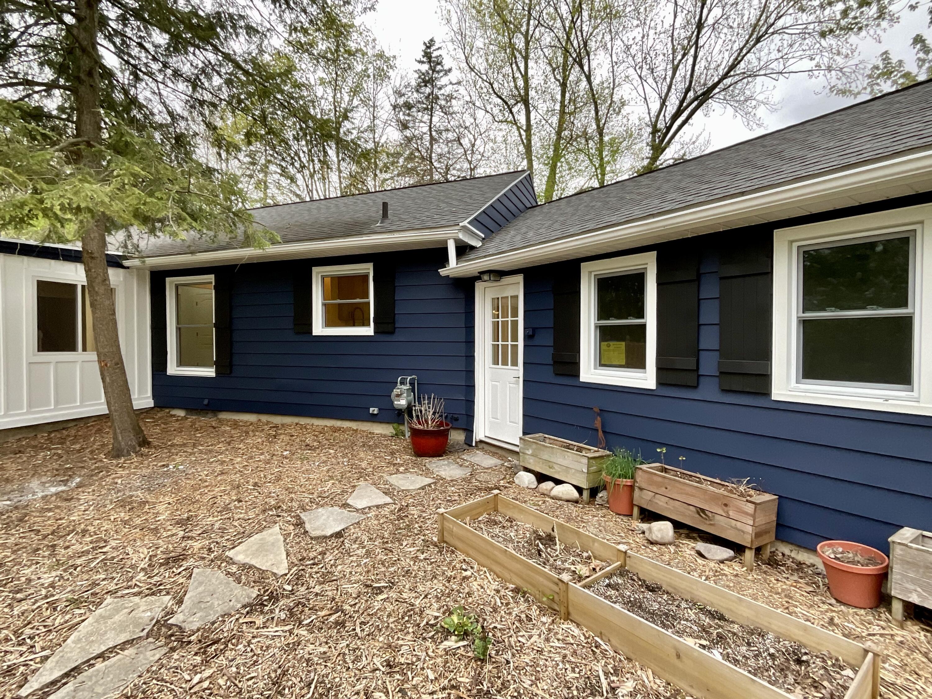 2737 Meadowvale Drive SE Grand Rapids MI 49506