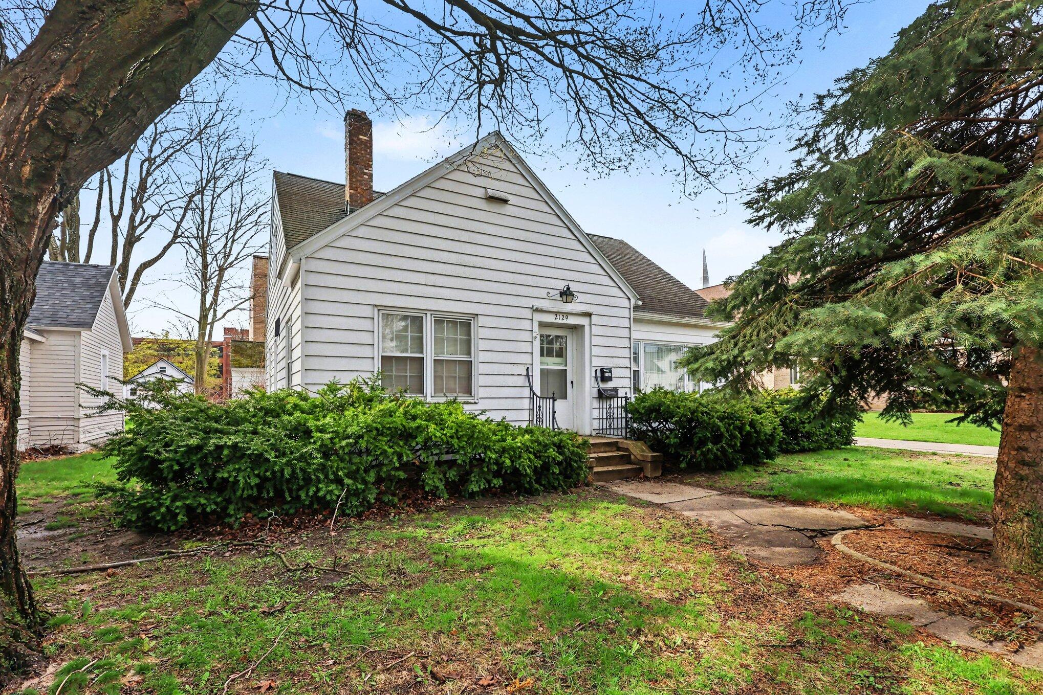 2129 Miner Avenue Muskegon MI 49441