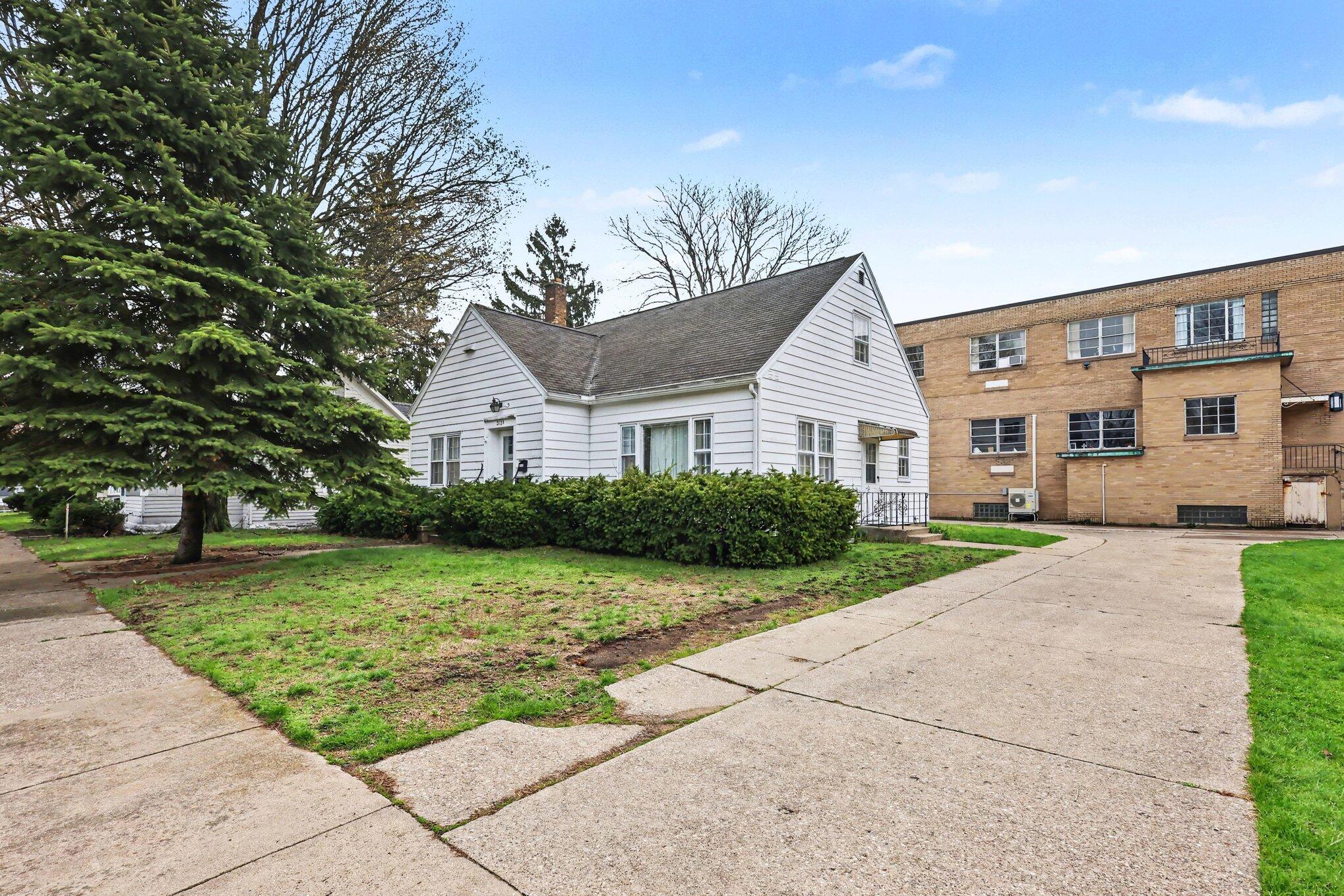 2129 Miner Avenue Muskegon MI 49441