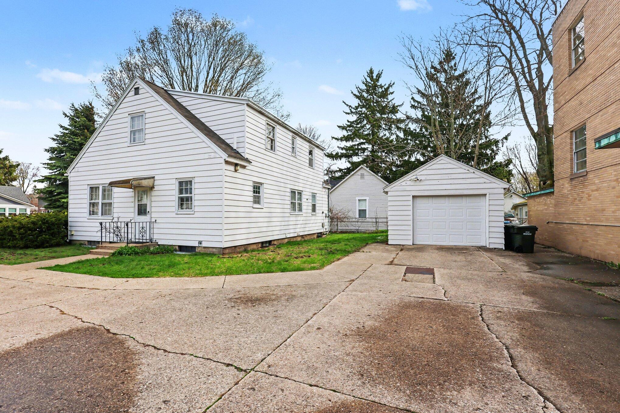 2129 Miner Avenue Muskegon MI 49441