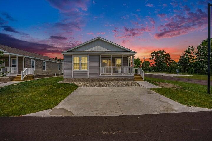 1283 E Ellis Road Norton Shores MI 49441