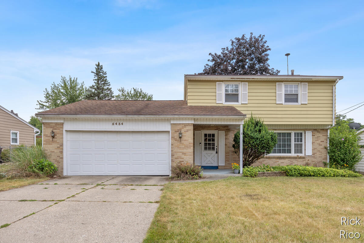 5434 Edgelawn Drive SE Grand Rapids MI 49508