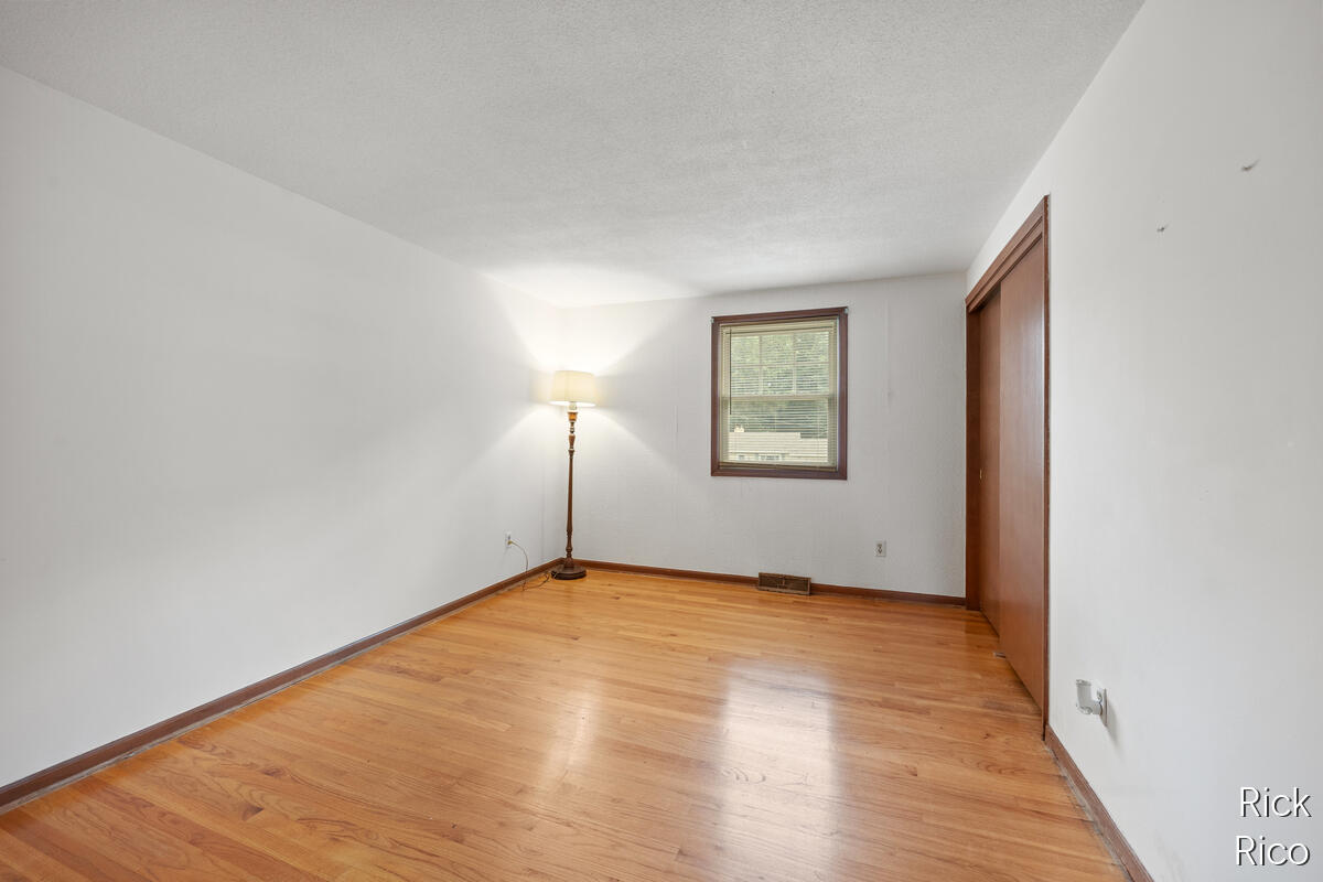 5434 Edgelawn Drive SE Grand Rapids MI 49508