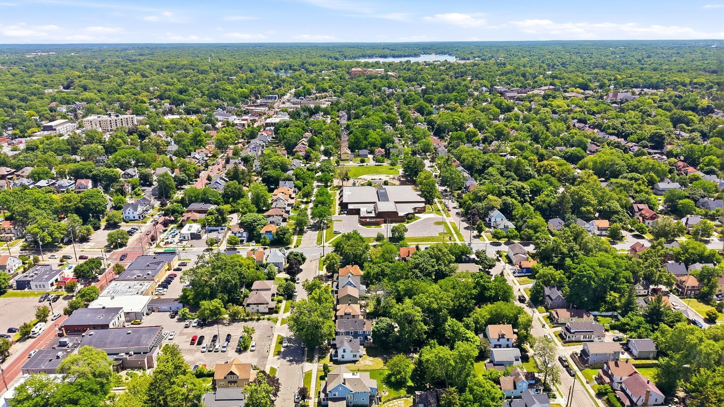 1128 Sigsbee Street SE Grand Rapids MI 49506