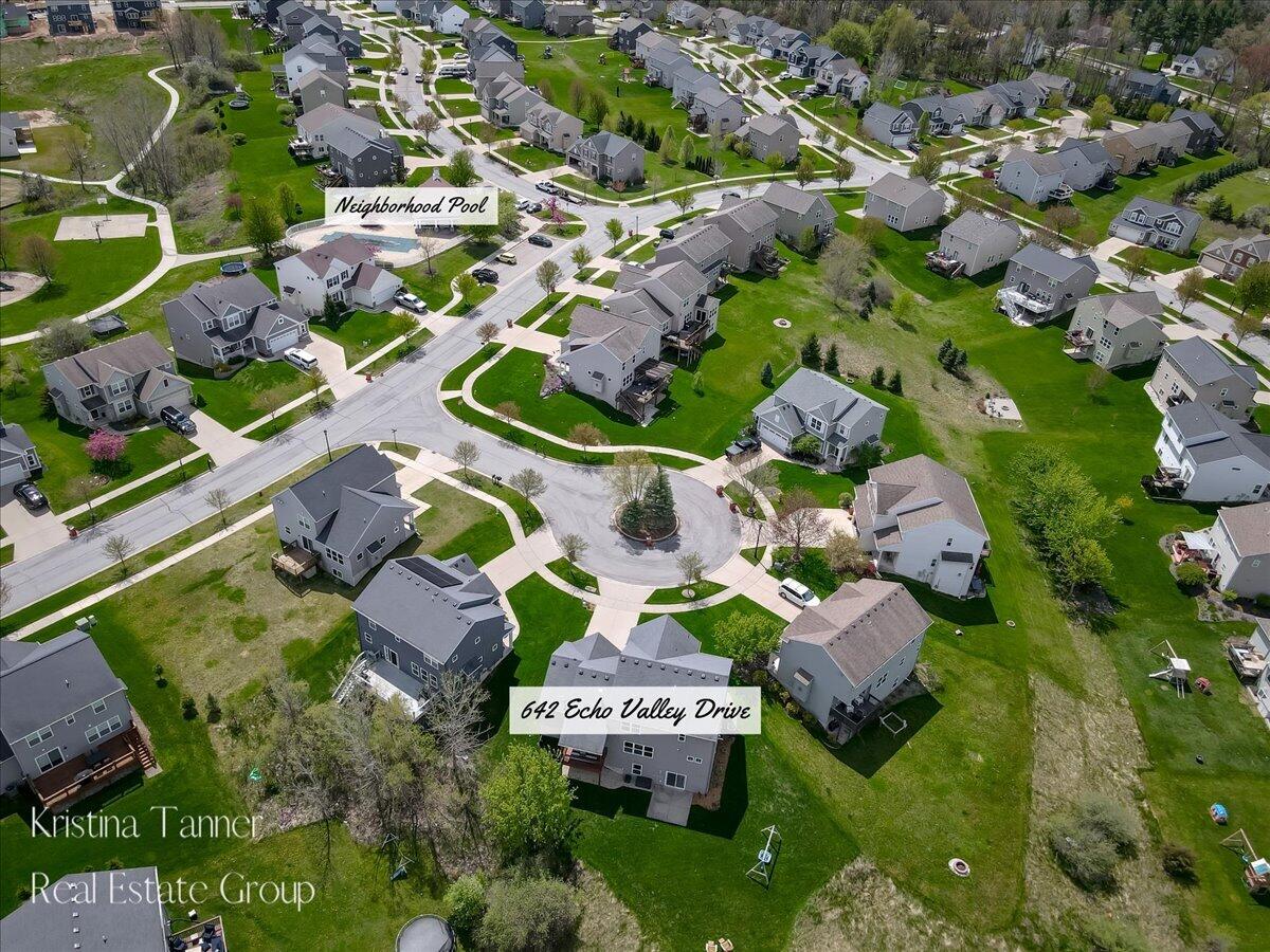 642 Echo Valley NE Rockford MI 49341