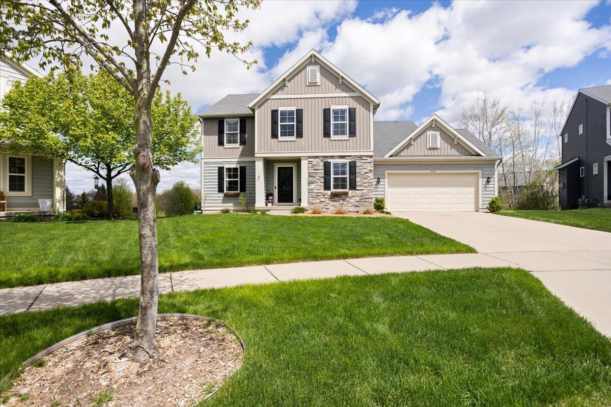 642 Echo Valley NE Rockford MI 49341