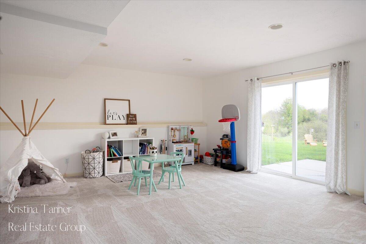 642 Echo Valley NE Rockford MI 49341