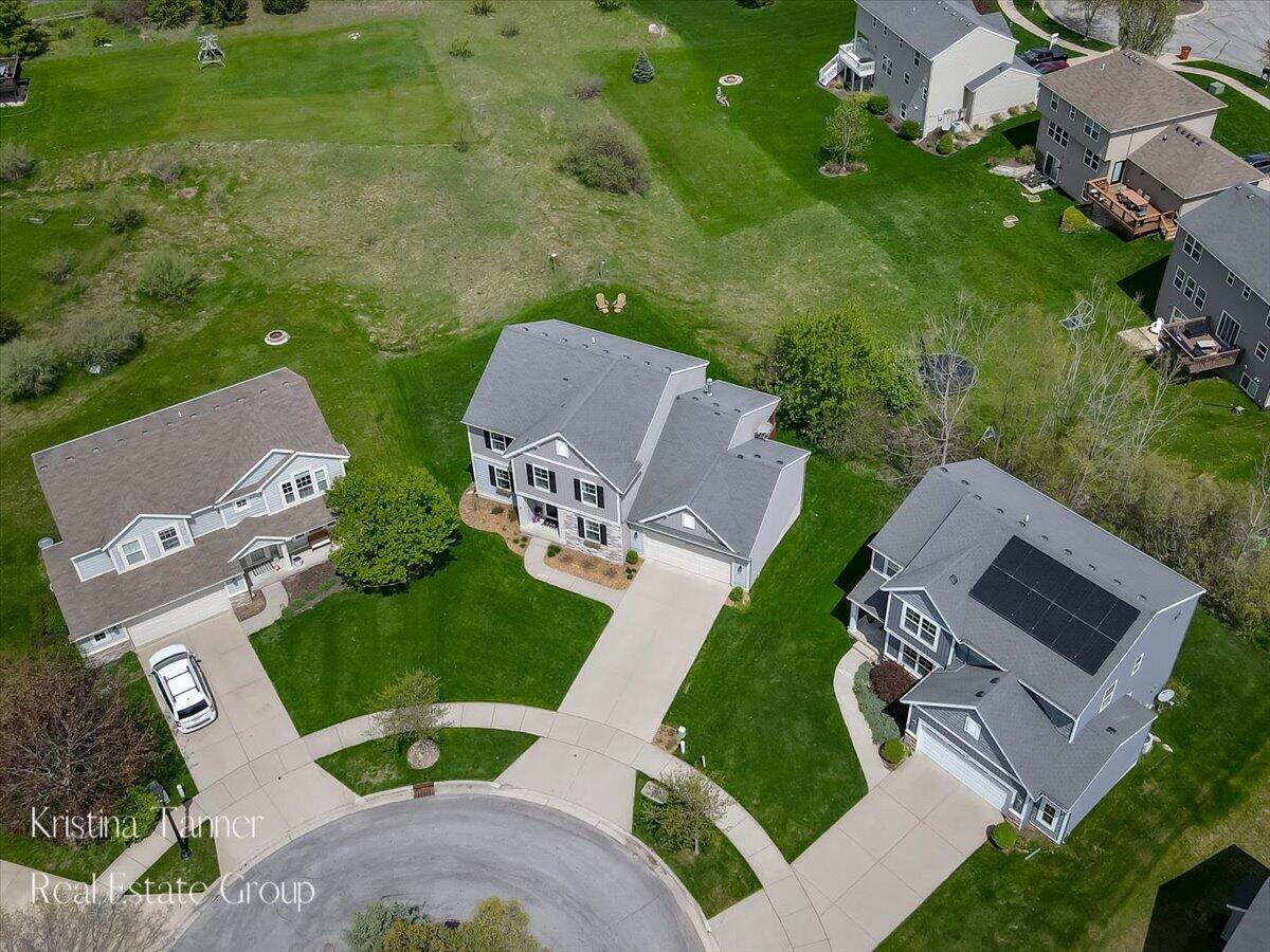 642 Echo Valley NE Rockford MI 49341