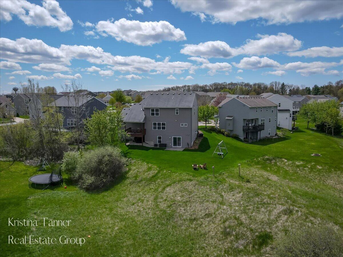642 Echo Valley NE Rockford MI 49341