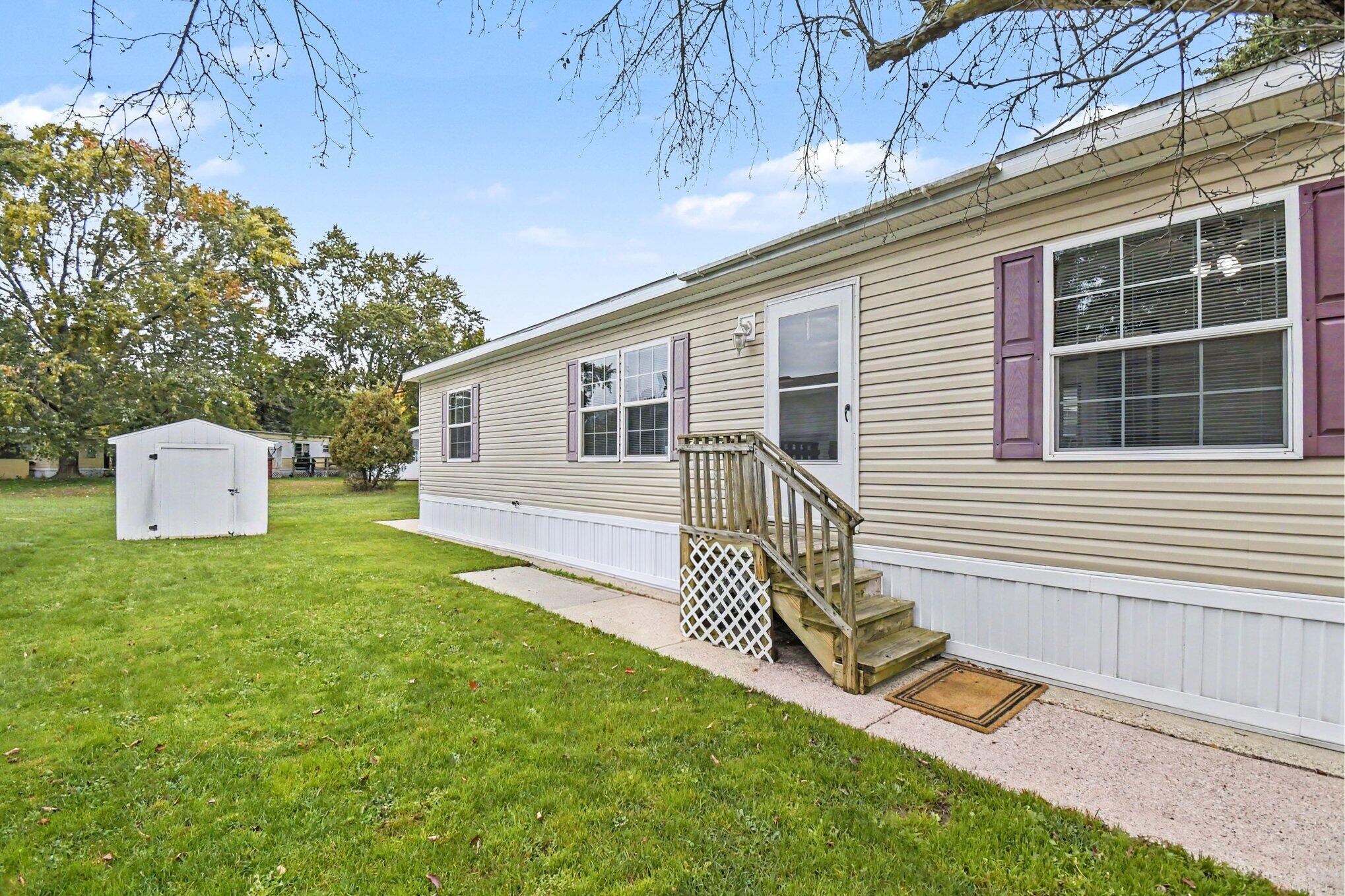471 N Kippen Drive SE Grand Rapids MI 49548