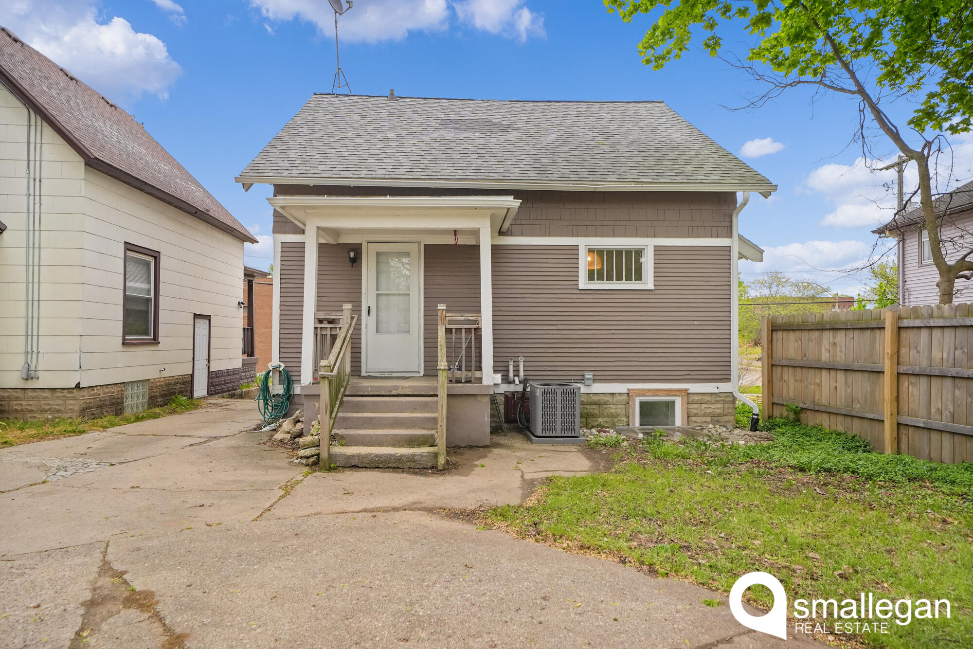 1047 Dallas Avenue SE Grand Rapids MI 49507