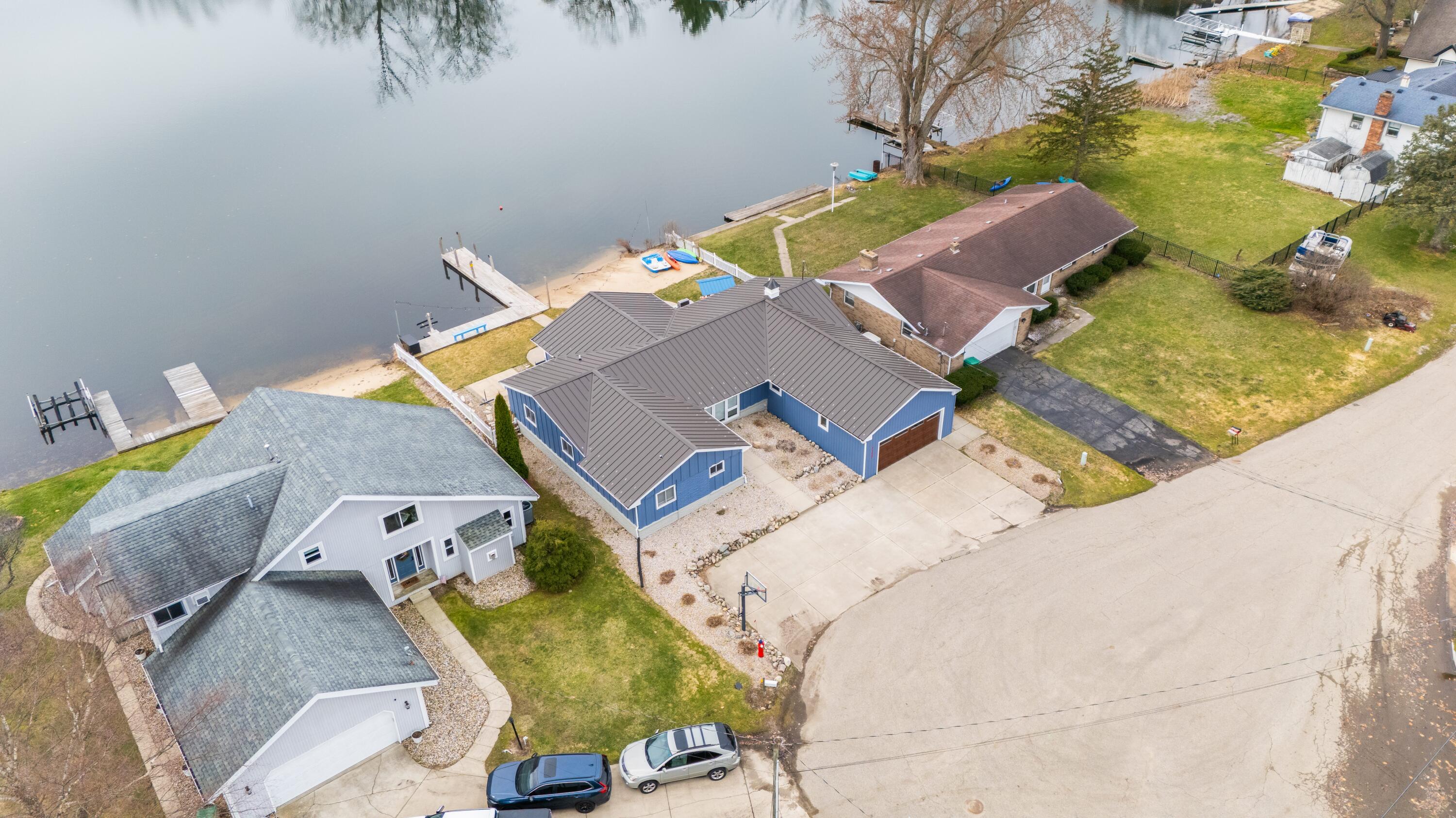 21557 Lake Street Cassopolis MI 49031
