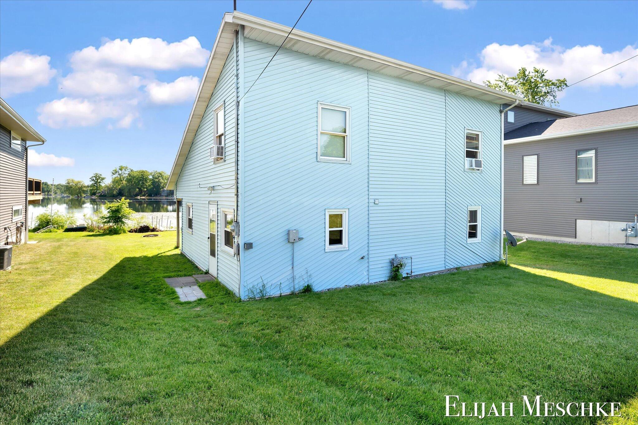 10207 Poplar Drive NE Rockford MI 49341