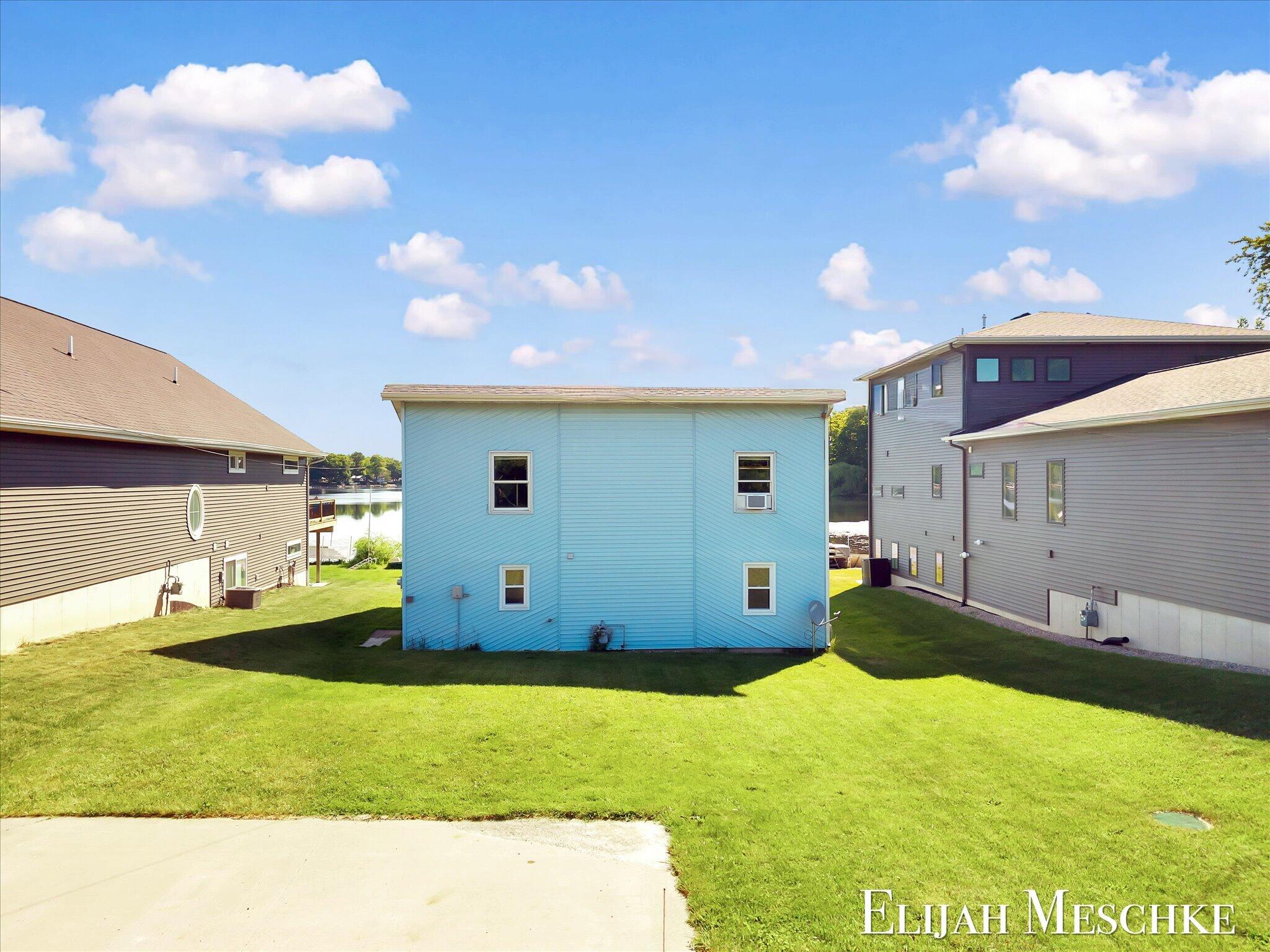 10207 Poplar Drive NE Rockford MI 49341