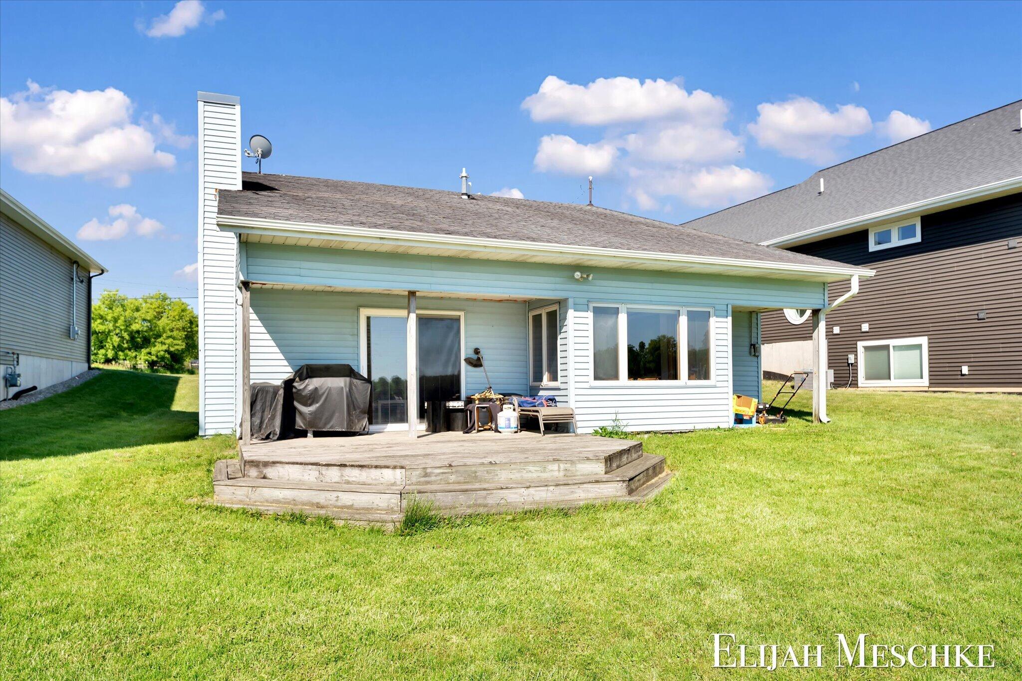 10207 Poplar Drive NE Rockford MI 49341