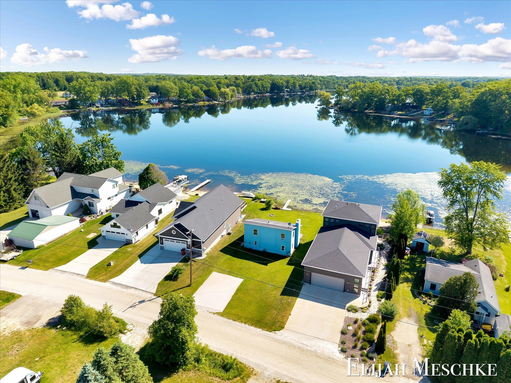 10207 Poplar Drive NE Rockford MI 49341