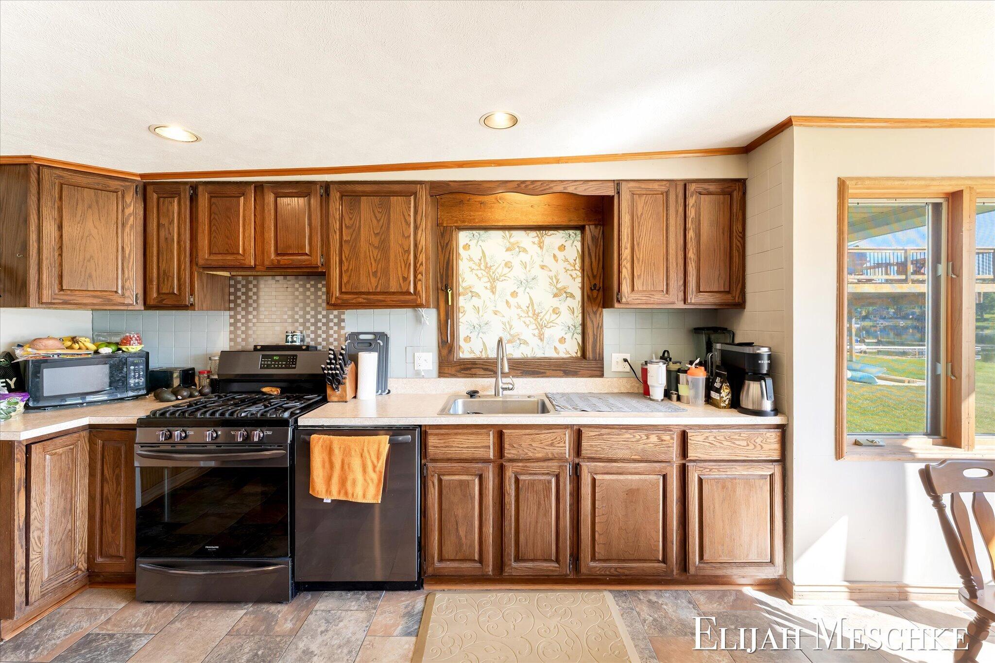 10207 Poplar Drive NE Rockford MI 49341