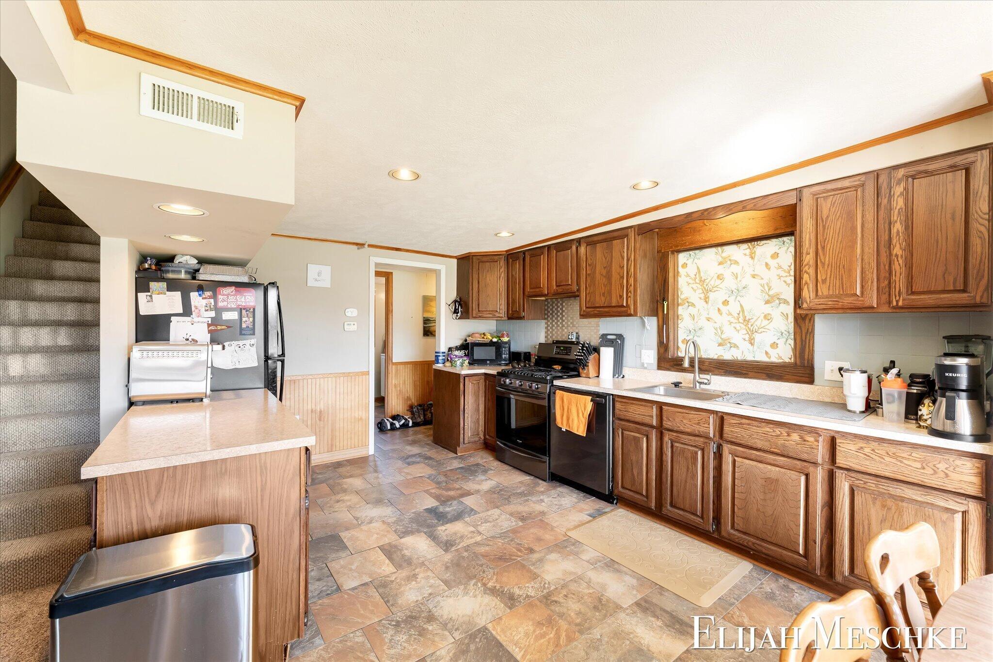 10207 Poplar Drive NE Rockford MI 49341