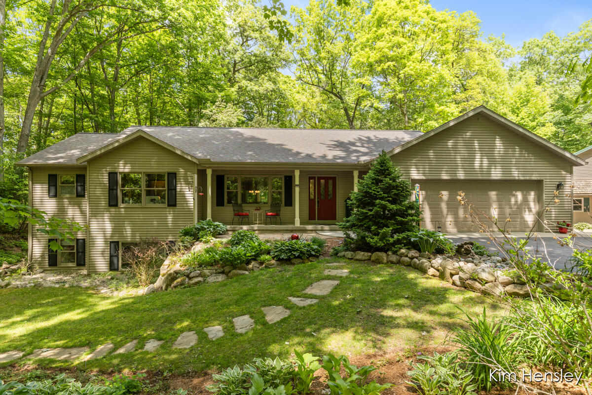 8160 Oakview Ridge Drive NE Rockford MI 49341
