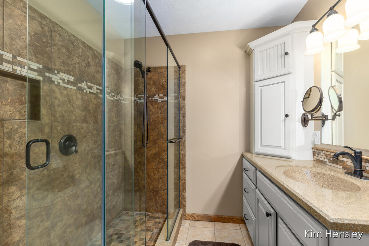 8160 Oakview Ridge Drive NE Rockford MI 49341