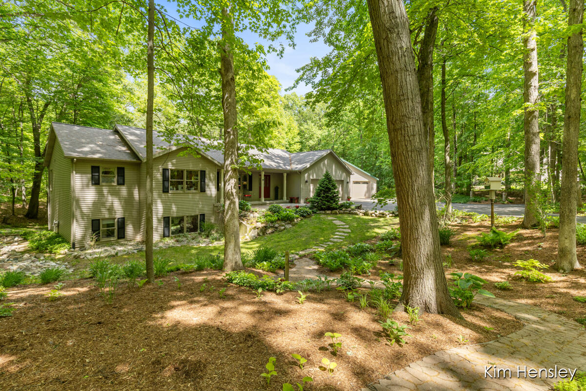 8160 Oakview Ridge Drive NE Rockford MI 49341