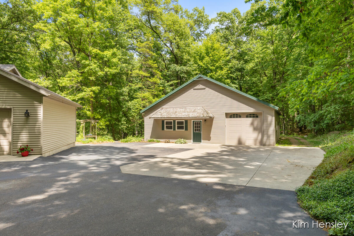 8160 Oakview Ridge Drive NE Rockford MI 49341