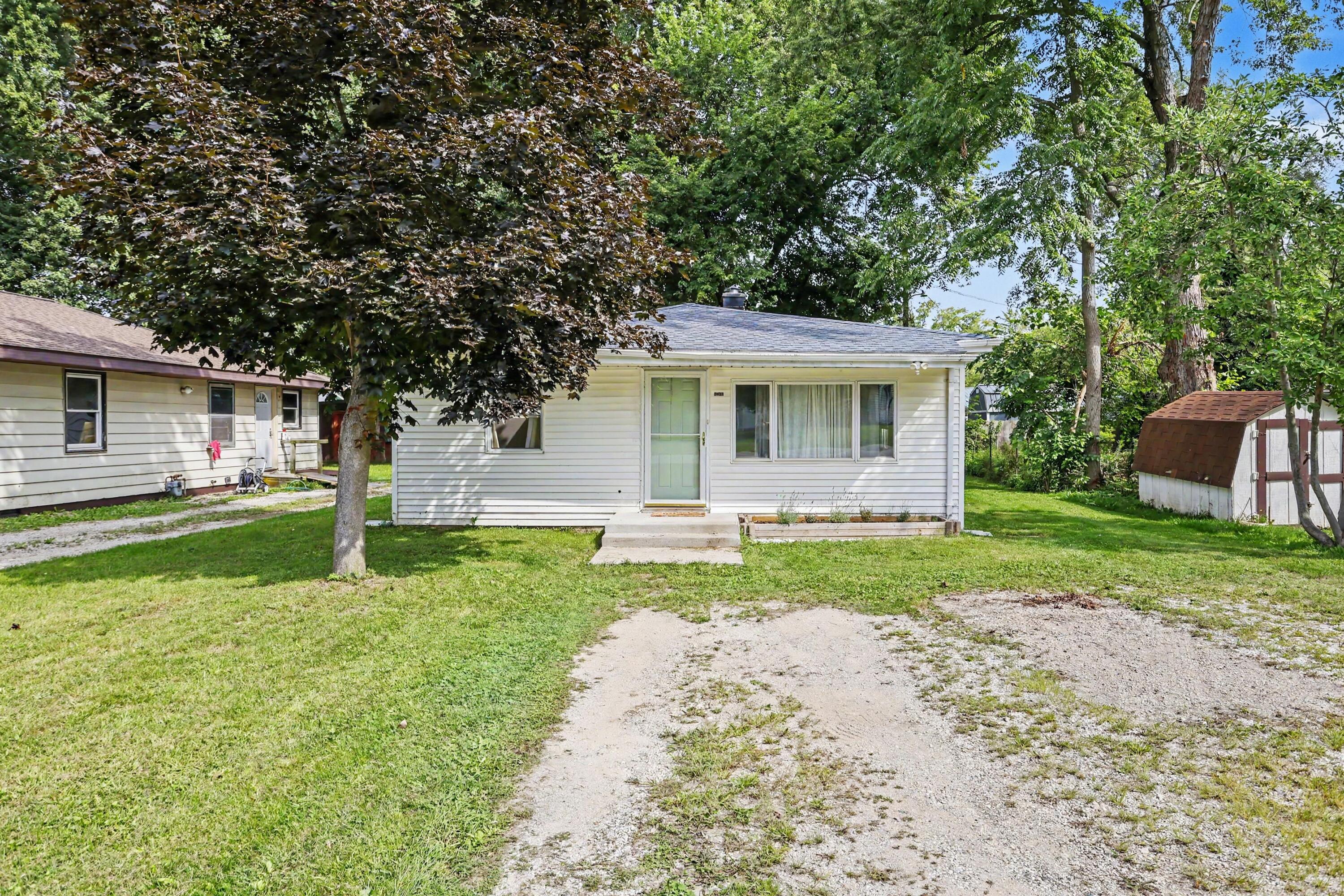 7281 Helen Coloma MI 49038