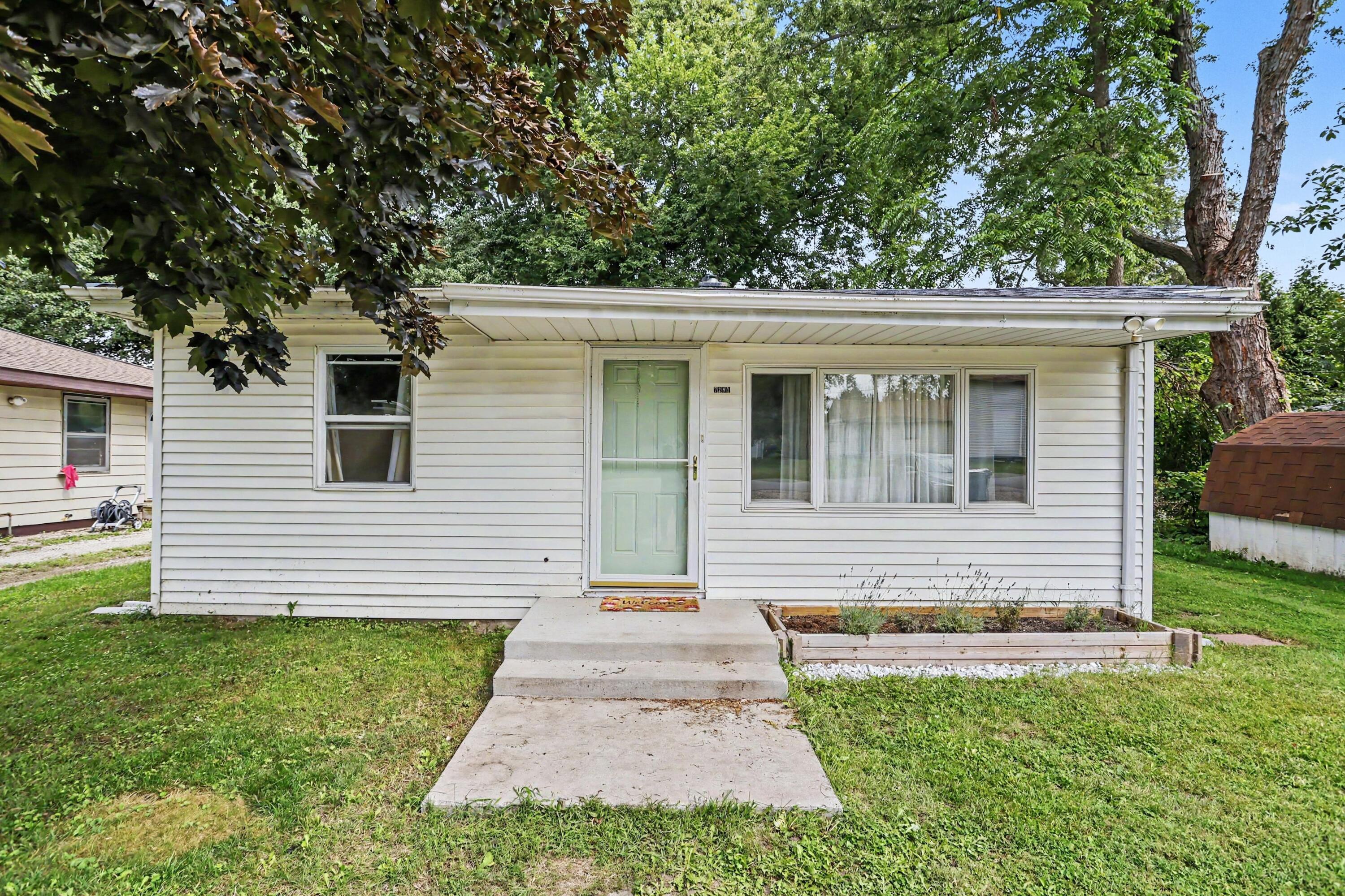 7281 Helen Coloma MI 49038