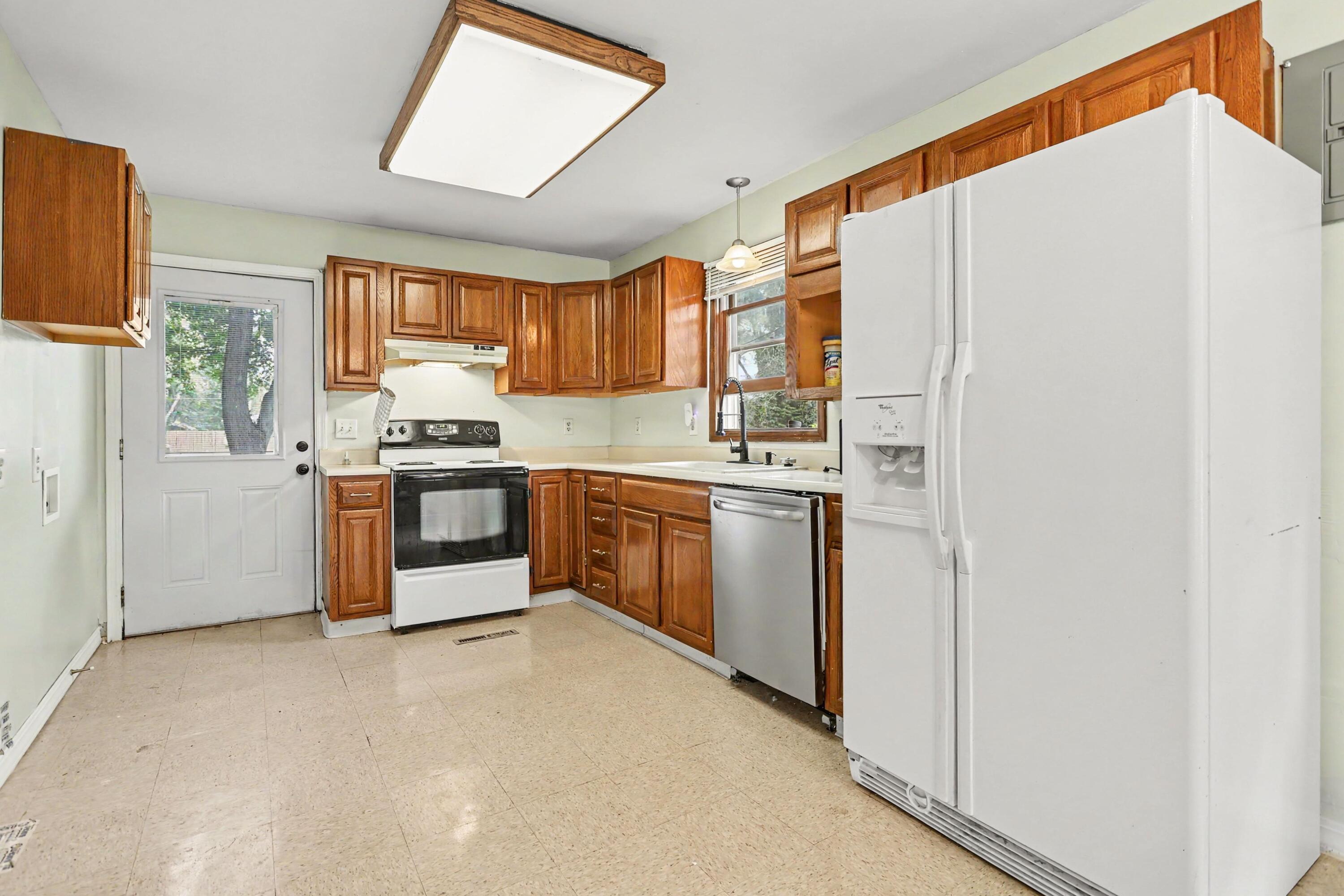 7281 Helen Coloma MI 49038