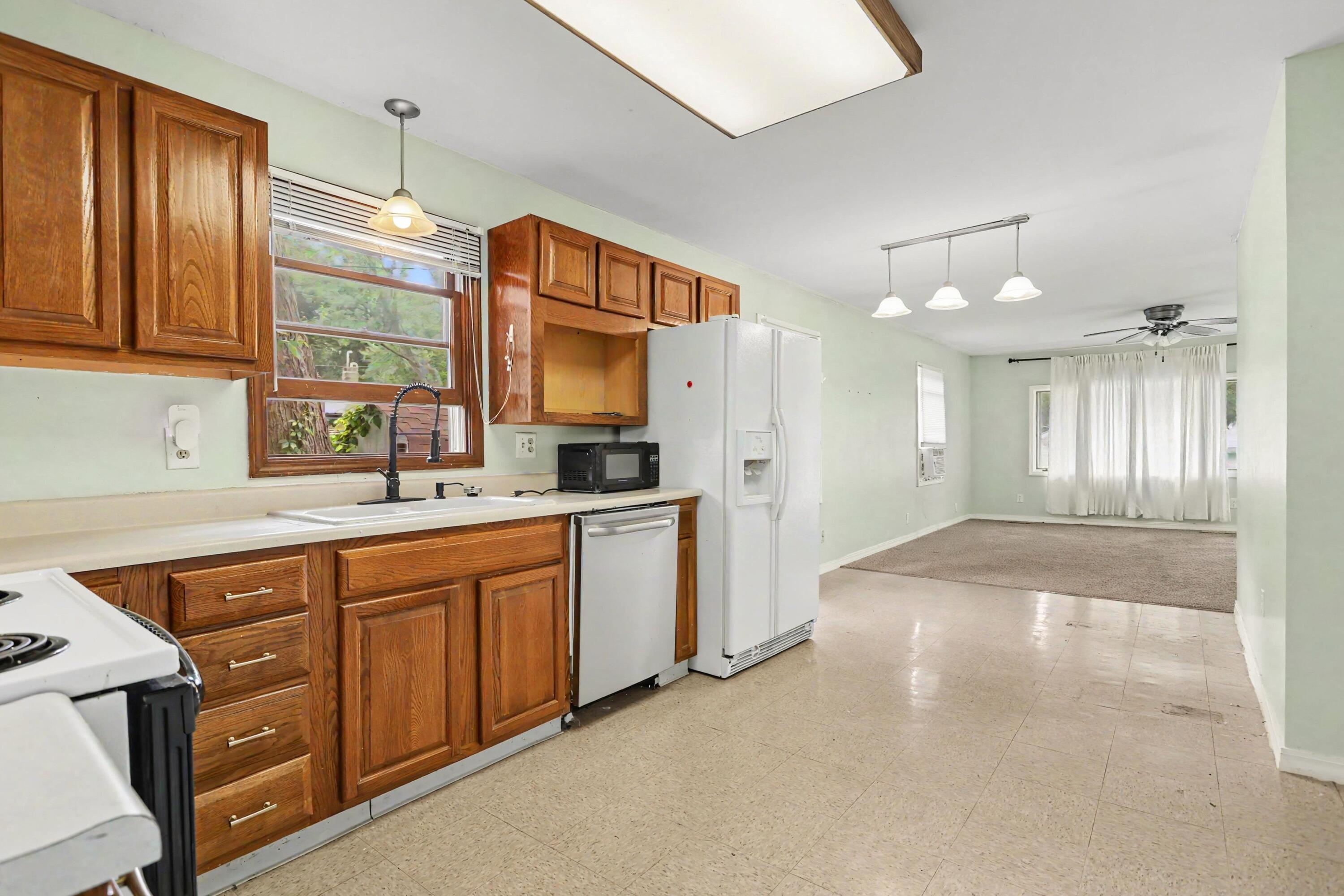 7281 Helen Coloma MI 49038