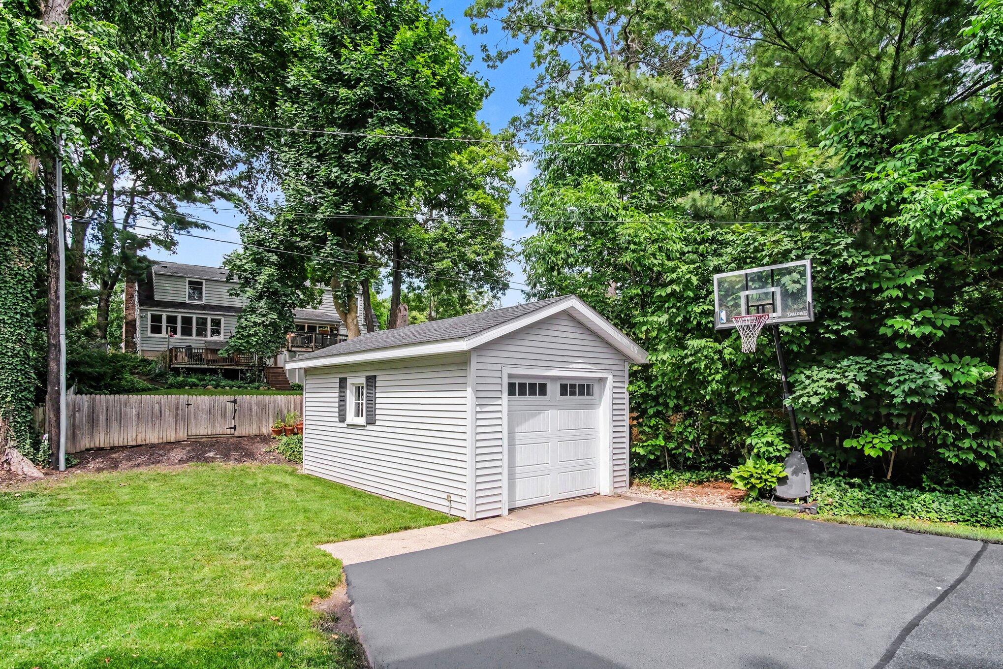 2621 Elmwood Drive SE Grand Rapids MI 49506