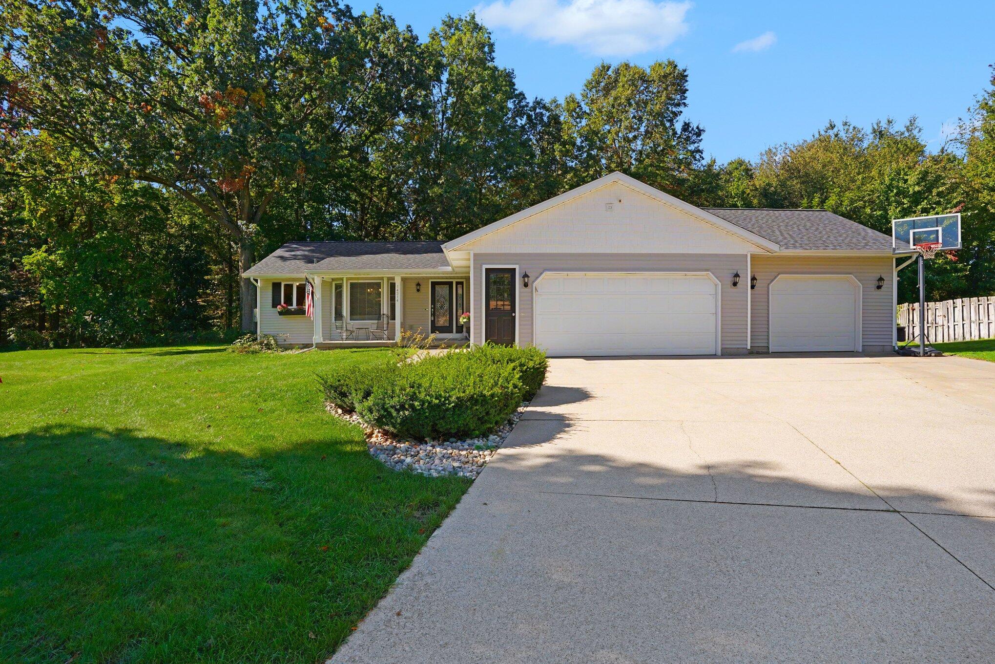 14314 Sunview Drive Holland MI 49424