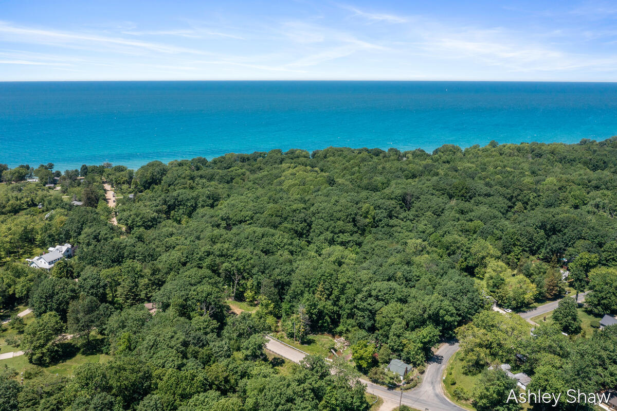 7101 114th Avenue Fennville MI 49408