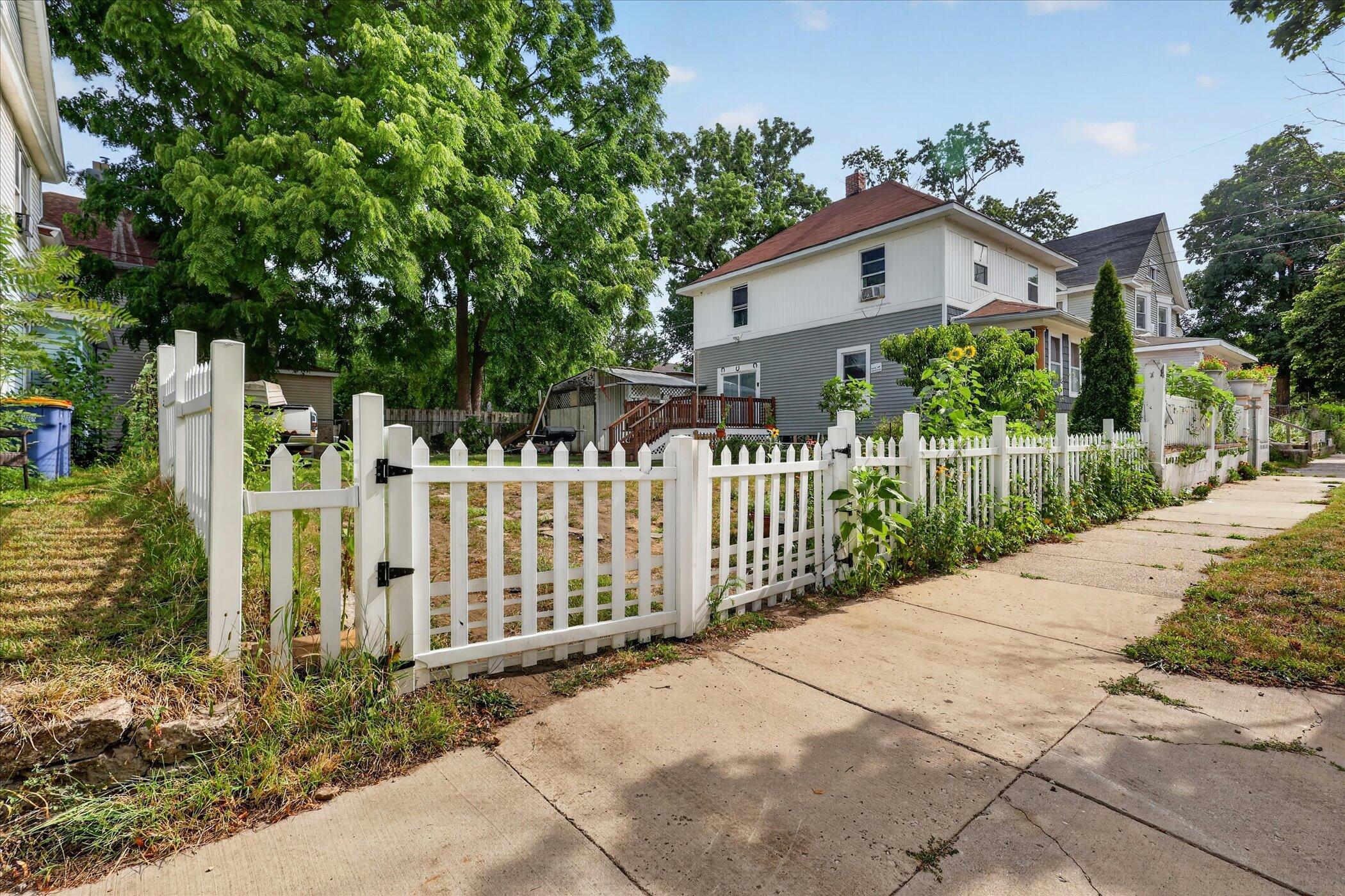 243 Delaware Street SE Grand Rapids MI 49507