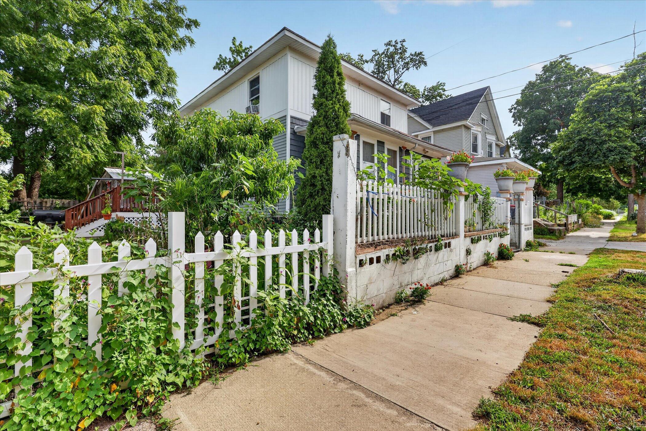 243 Delaware Street SE Grand Rapids MI 49507