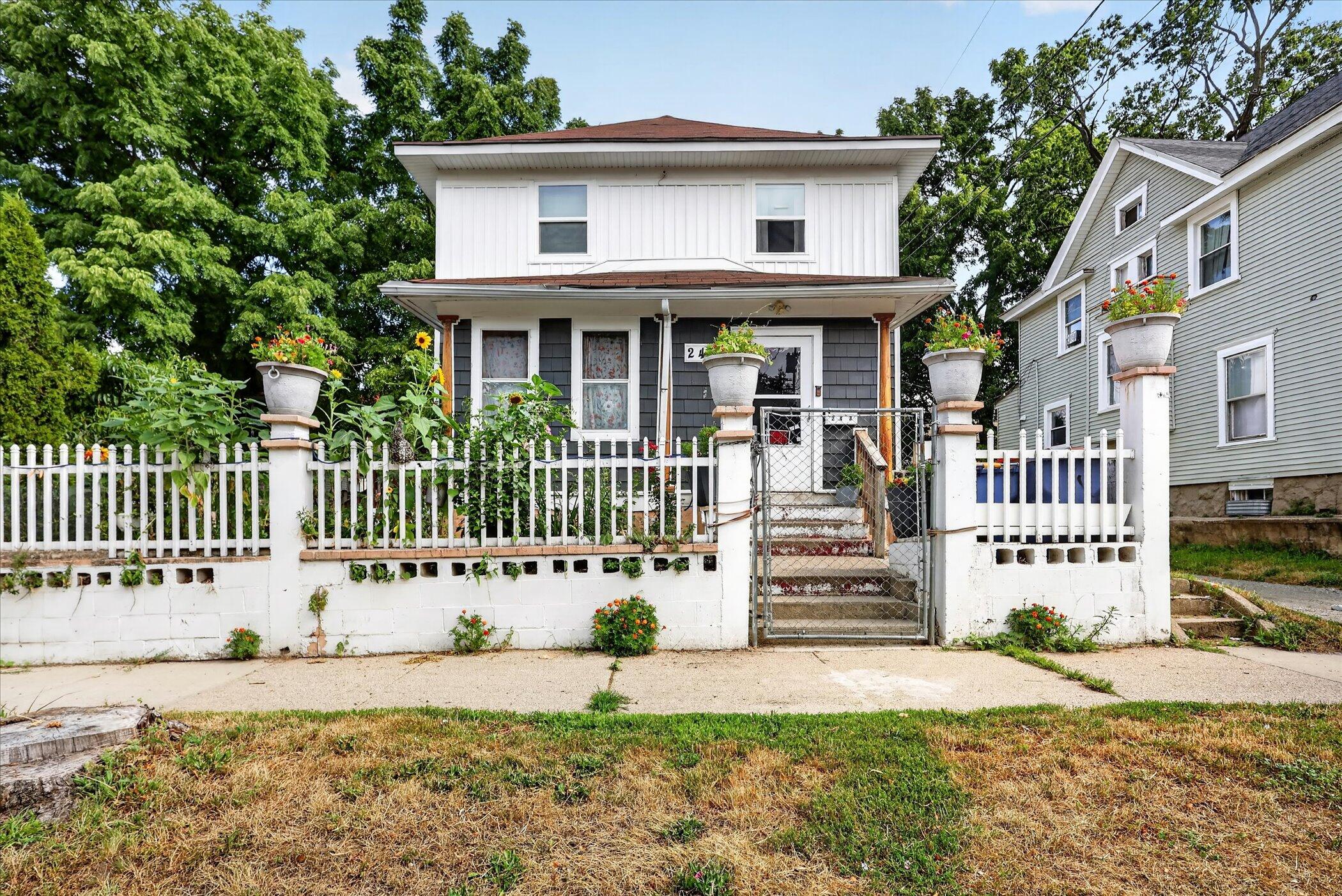 243 Delaware Street SE Grand Rapids MI 49507